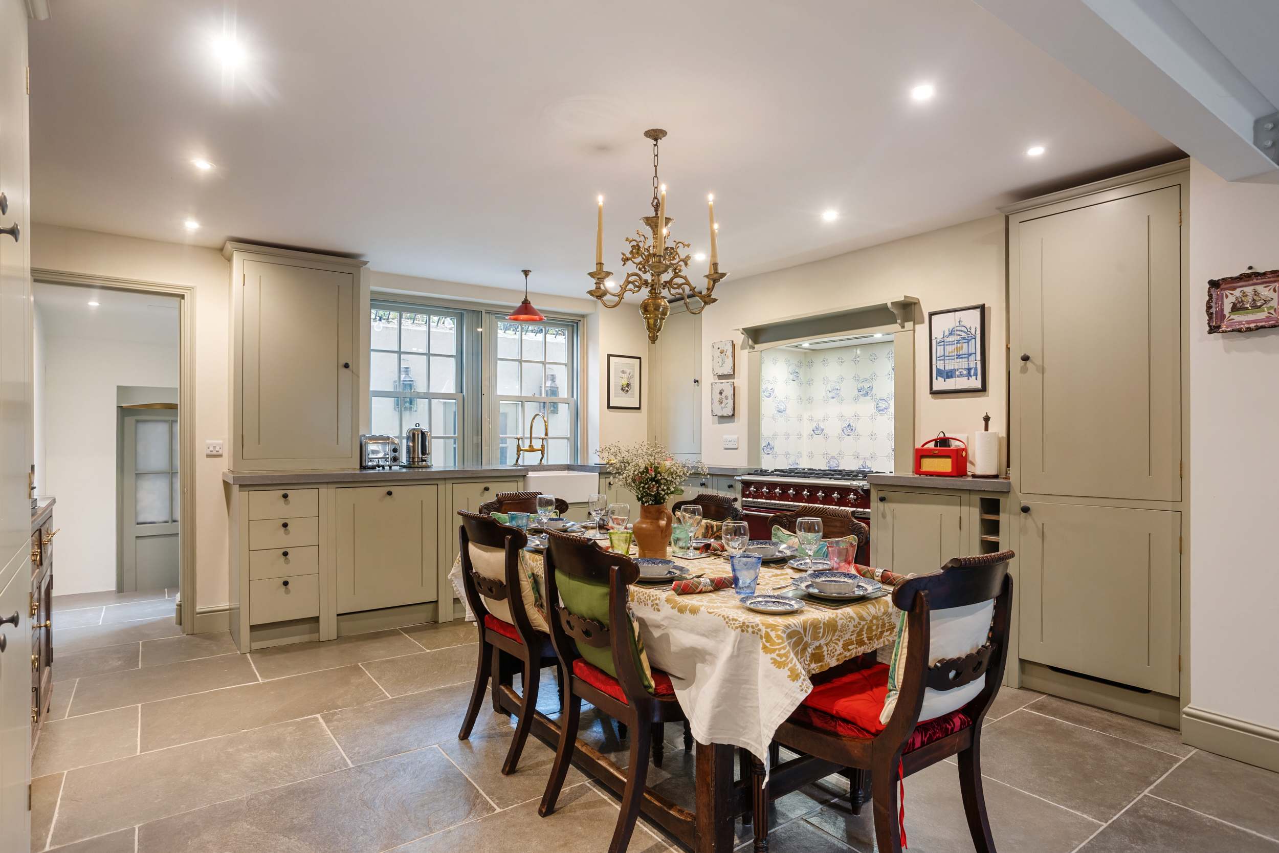 1820s 4BR Townhouse Sleeps 9 Near Tube by Omega in Bow Road 23 E3 2AD - Property image 15 - VivreStays