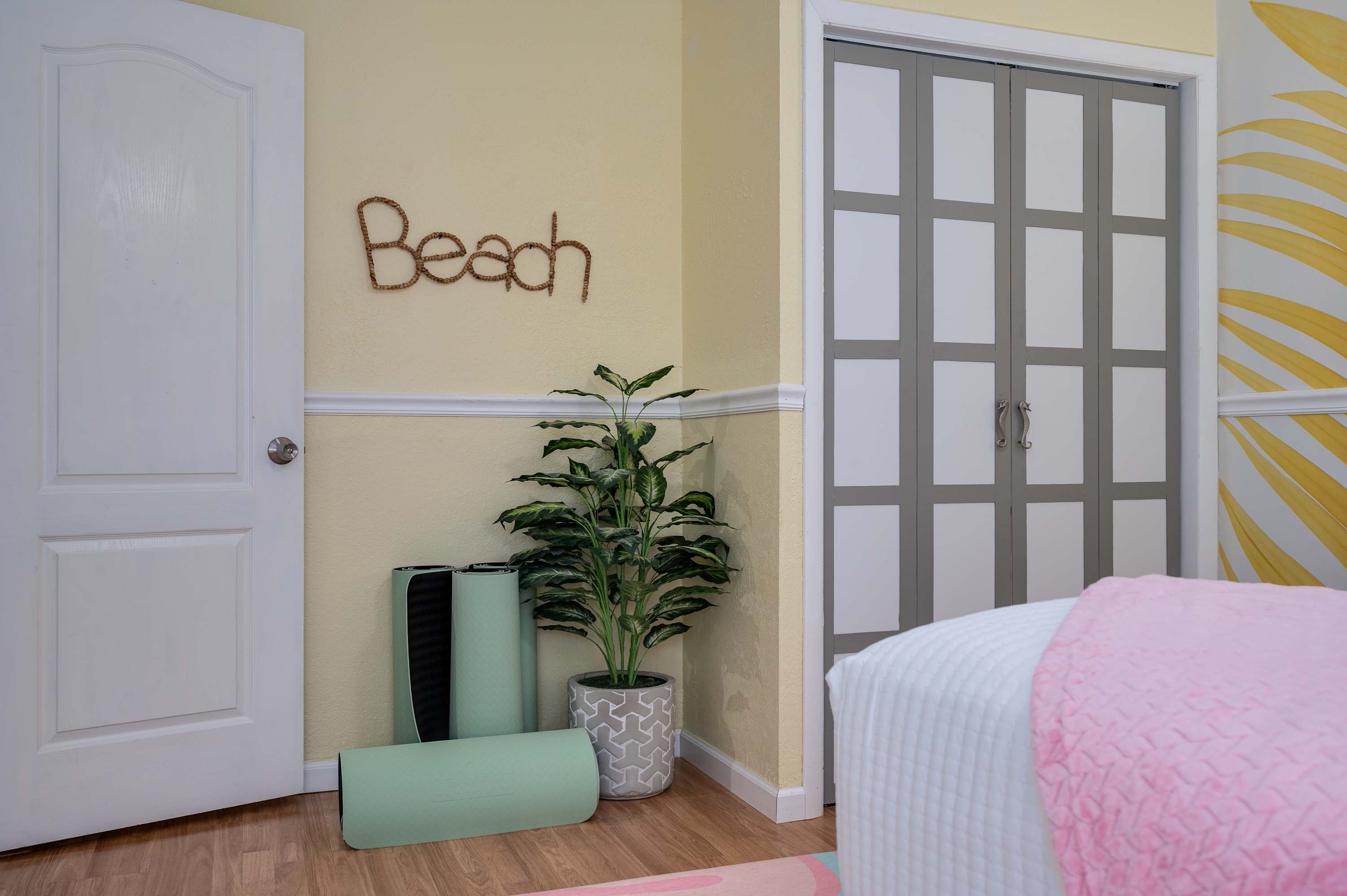 Pool, Putting Green, Sport Court, Gym 3Mi to Beach