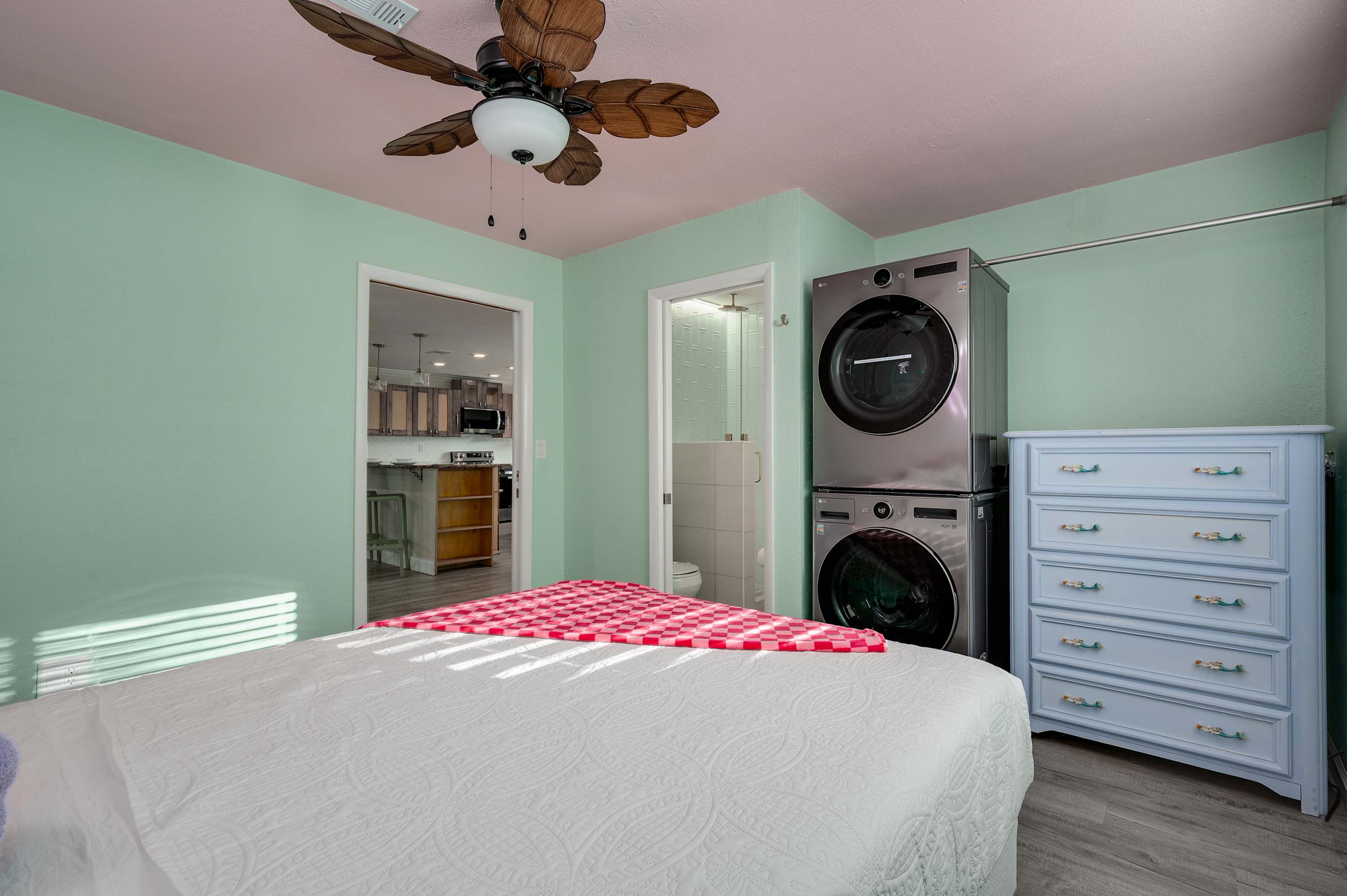 Pool, Putting Green, Sport Court, Gym 3Mi to Beach