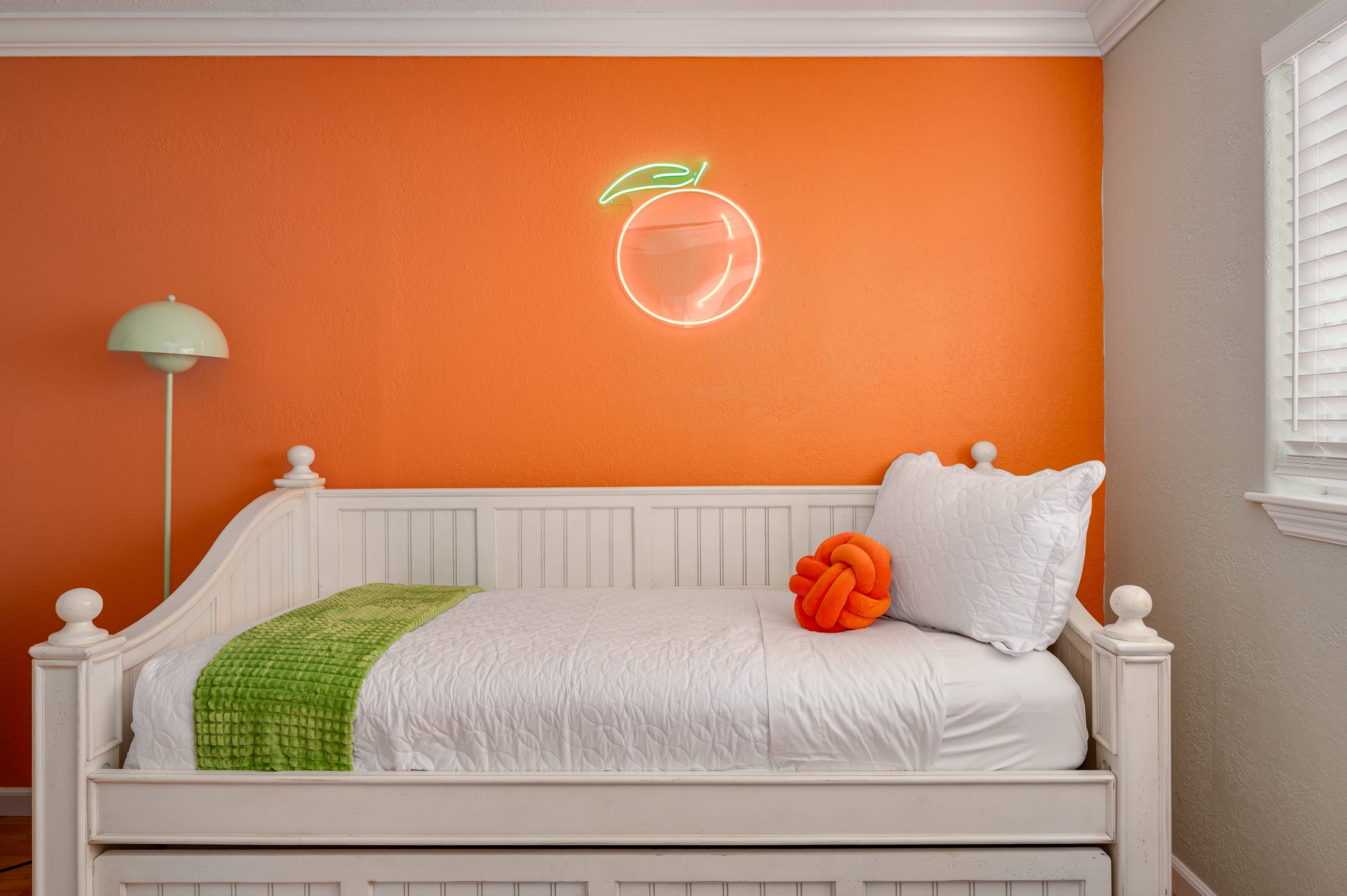 Pool, Putting Green, Sport Court, Gym 3Mi to Beach