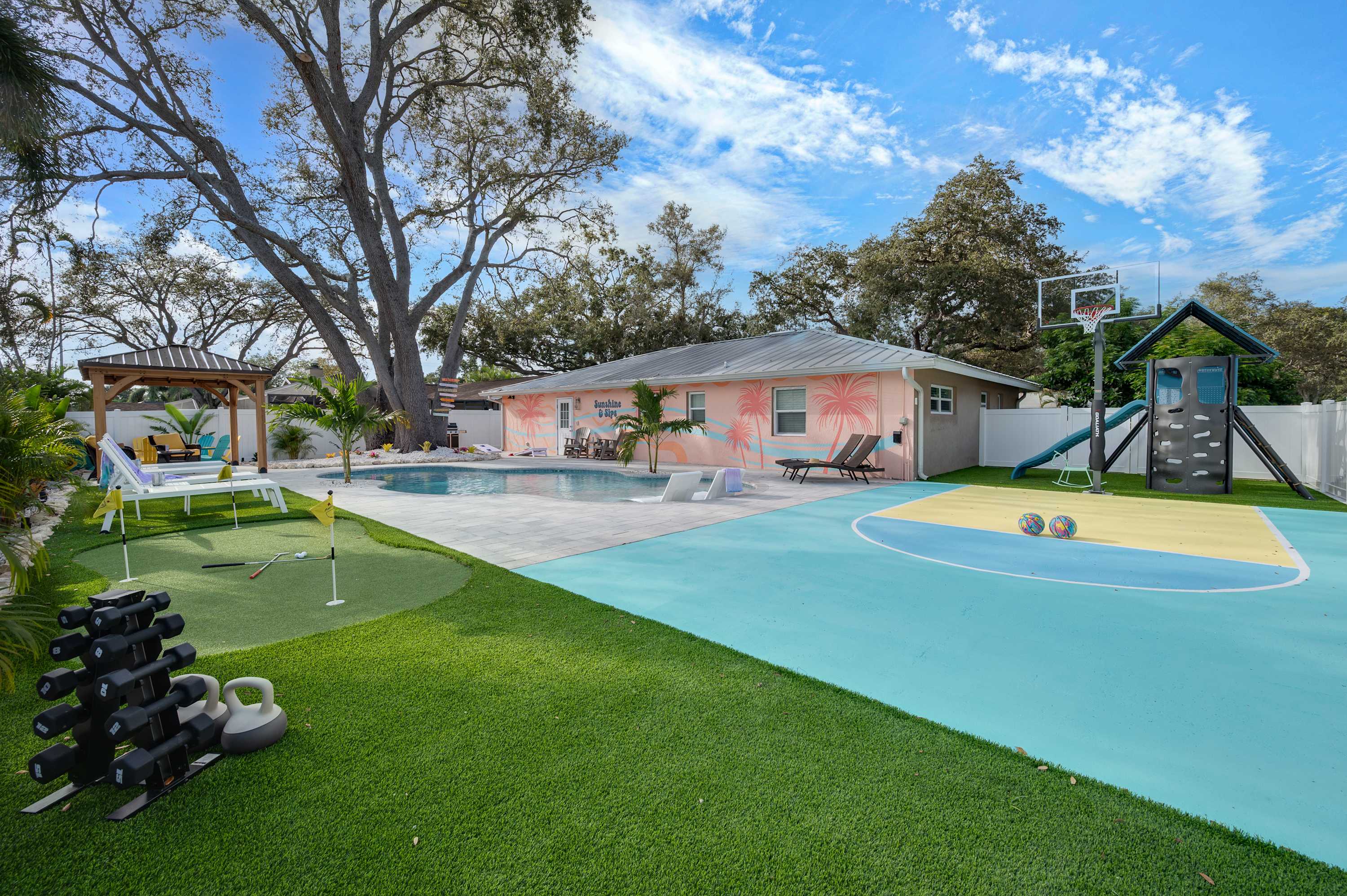 Pool, Putting Green, Sport Court, Gym 3Mi to Beach