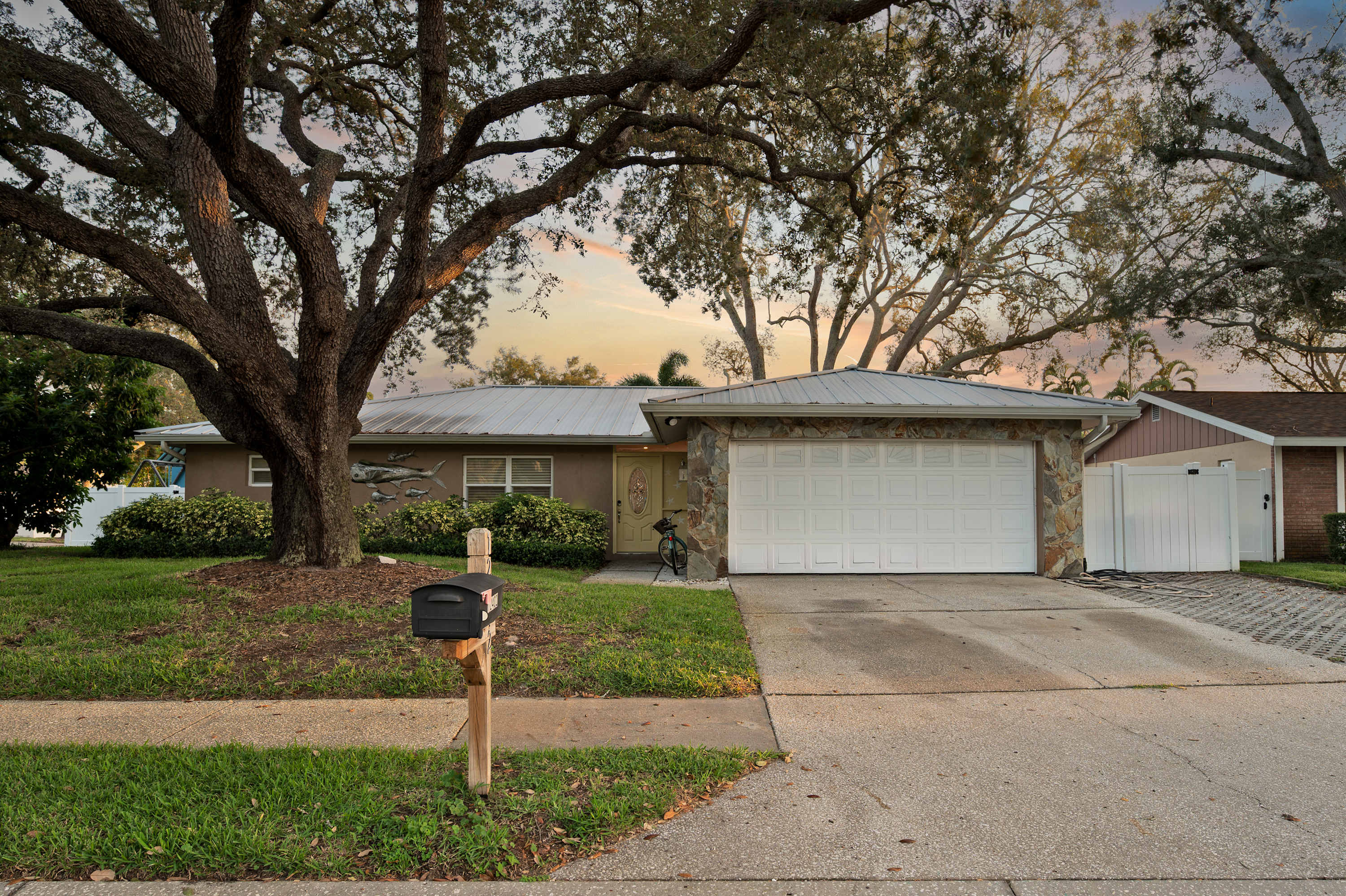 Pool, Putting Green, Sport Court, Gym 3Mi to Beach