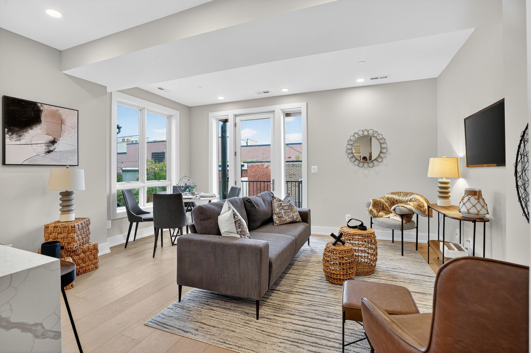 Sojourn Modern Adams Morgan 2 BR with Den Near Shopping — District of Columbia, DC — vacation rental