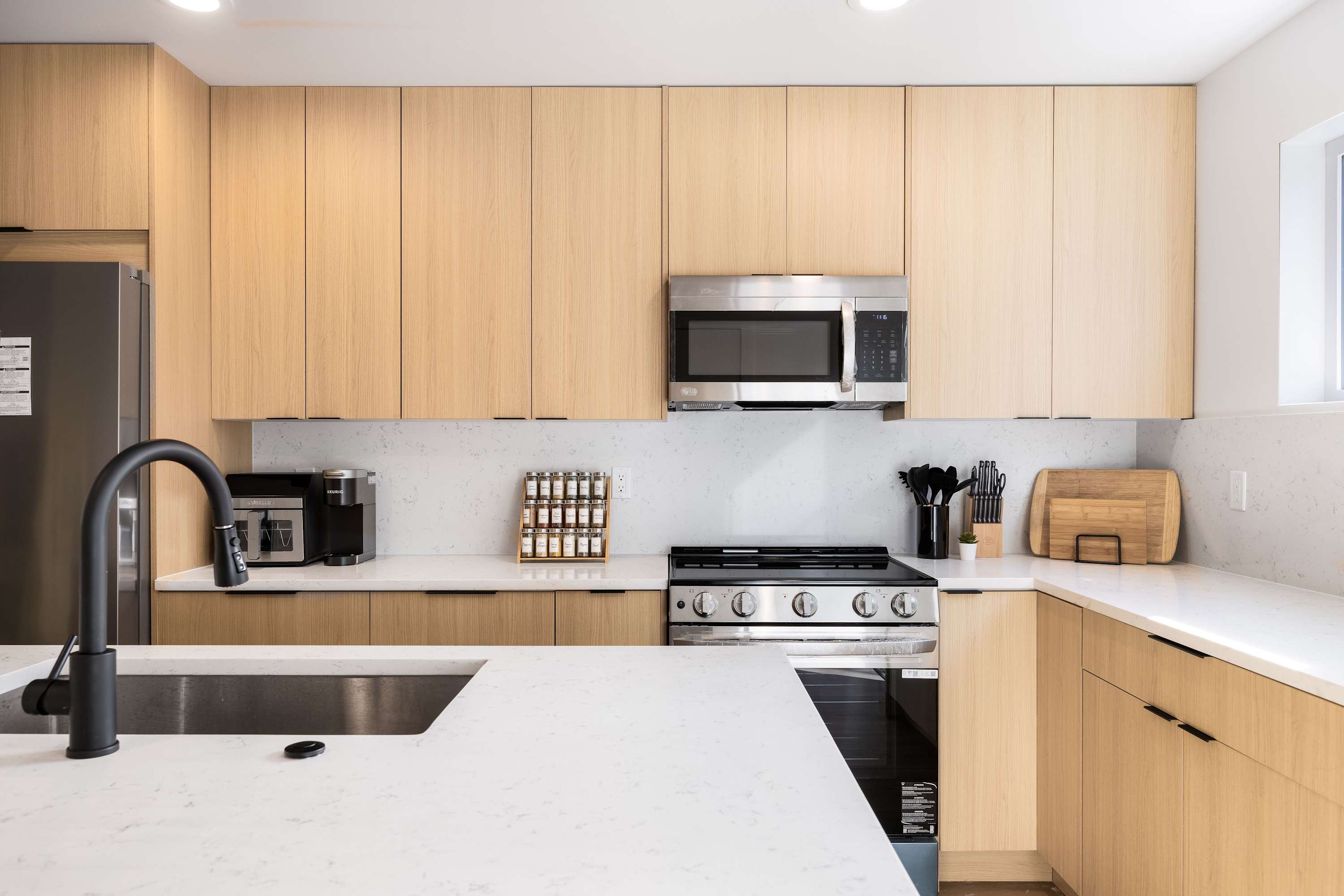 2025 Modern 2BR Home, Near Sea-Tac & Boeing