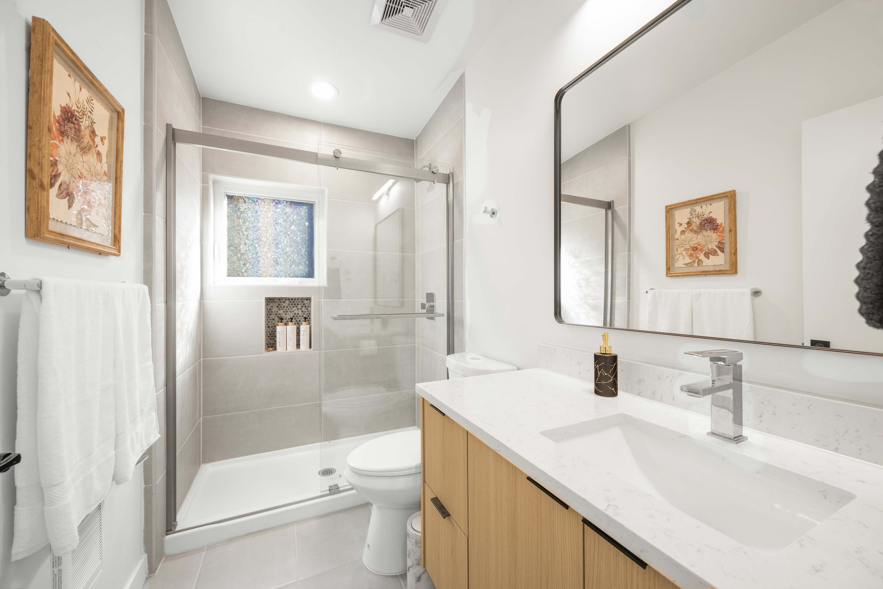 2025 Modern 2BR Home, Near Sea-Tac & Boeing
