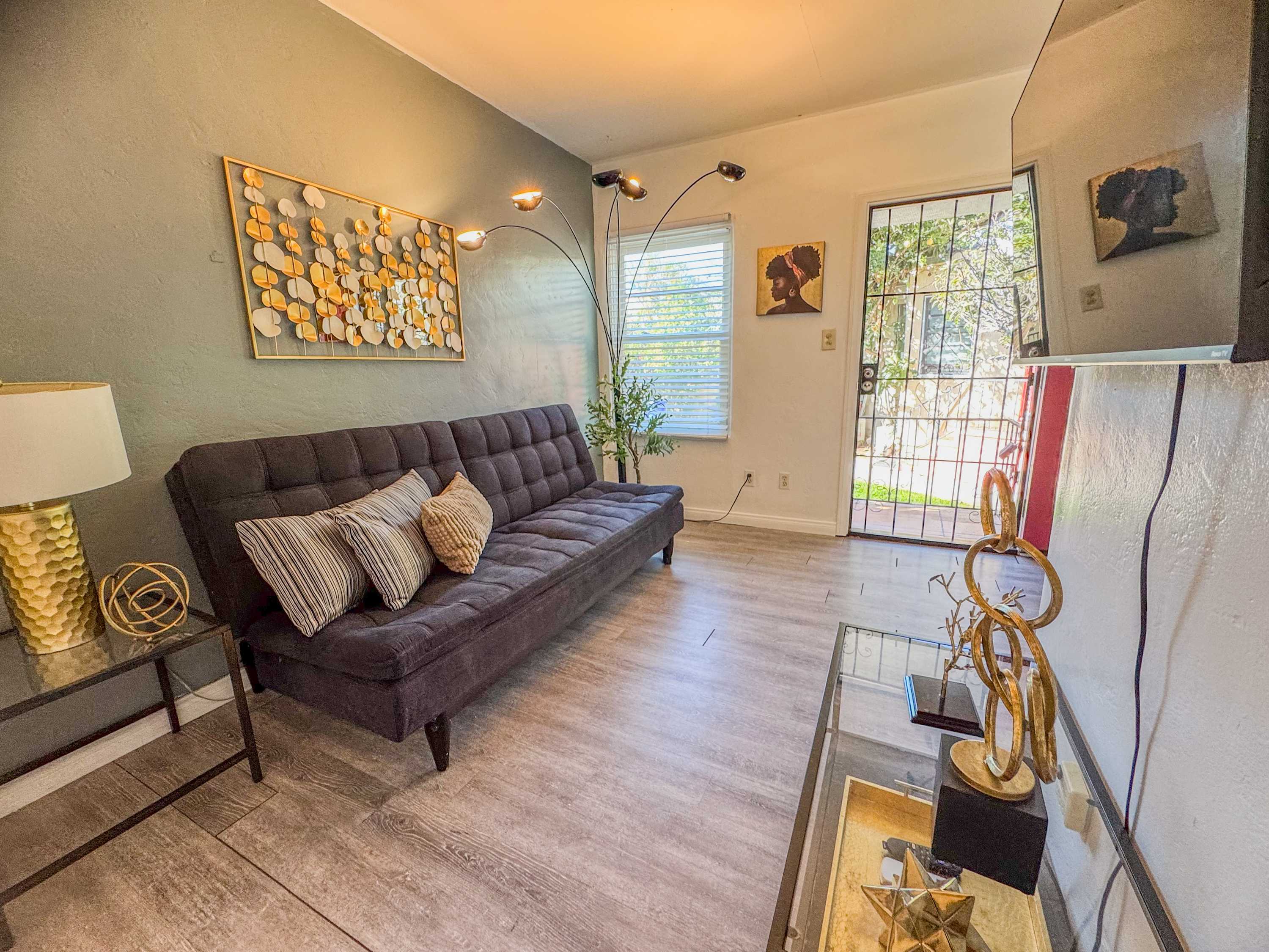 Charming Cottage With Enclosed Yard And Garden Oasis - Cozy Retreat - San Diego, CA