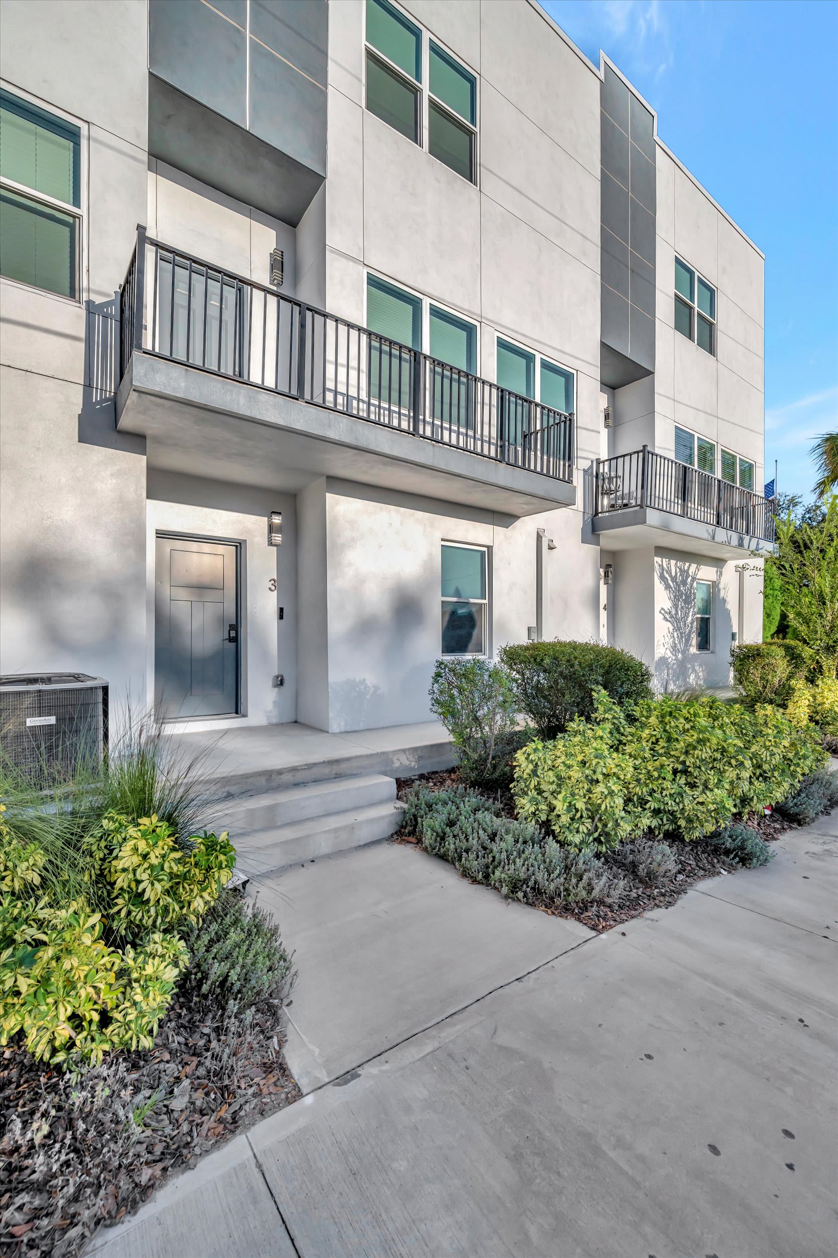 Spacious 4B Townhome & Games Tampa | Pets Welcome!