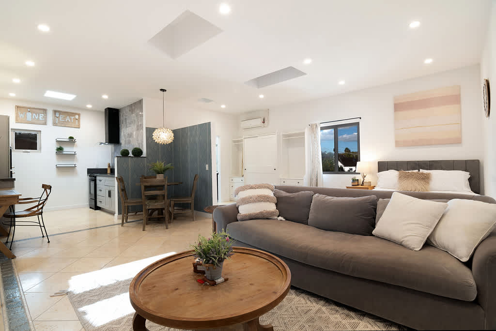 Private Central Studio · Near Beverly Hills
