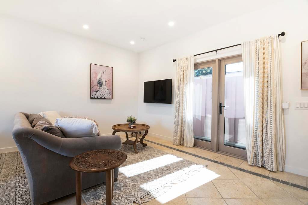 Private Central Studio · Near Beverly Hills