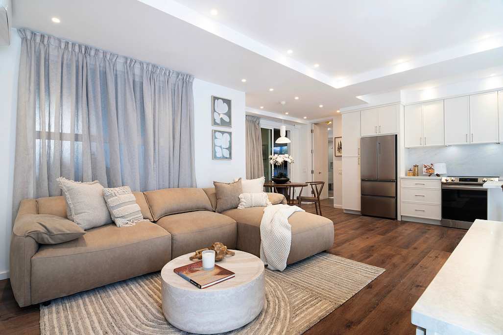 Private Sauna Retreat · Pico-Robertson Apartment