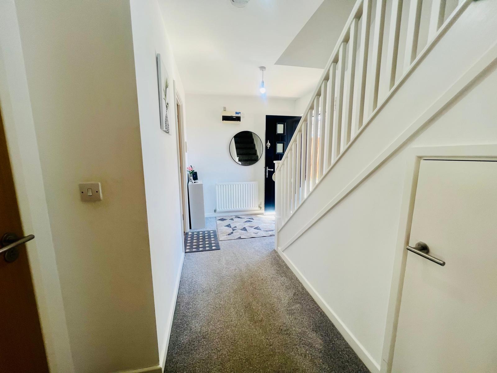 View 3BR Contractor House Parking 2 Bath in Falks Hill 1 LU2 0FN 3BR Contractor House Parking 2 Bath in Falks Hill 1 LU2 0FN - Property image 10 - VivreStays