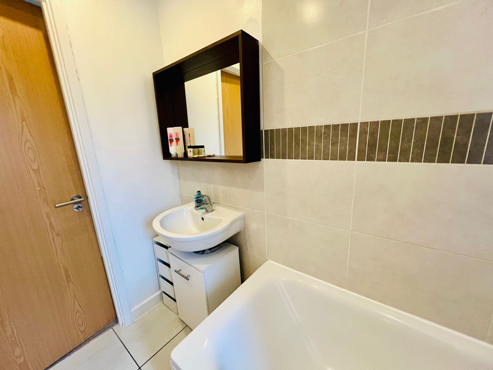 View 3BR Contractor House Parking 2 Bath in Falks Hill 1 LU2 0FN 3BR Contractor House Parking 2 Bath in Falks Hill 1 LU2 0FN - Property image 21 - VivreStays