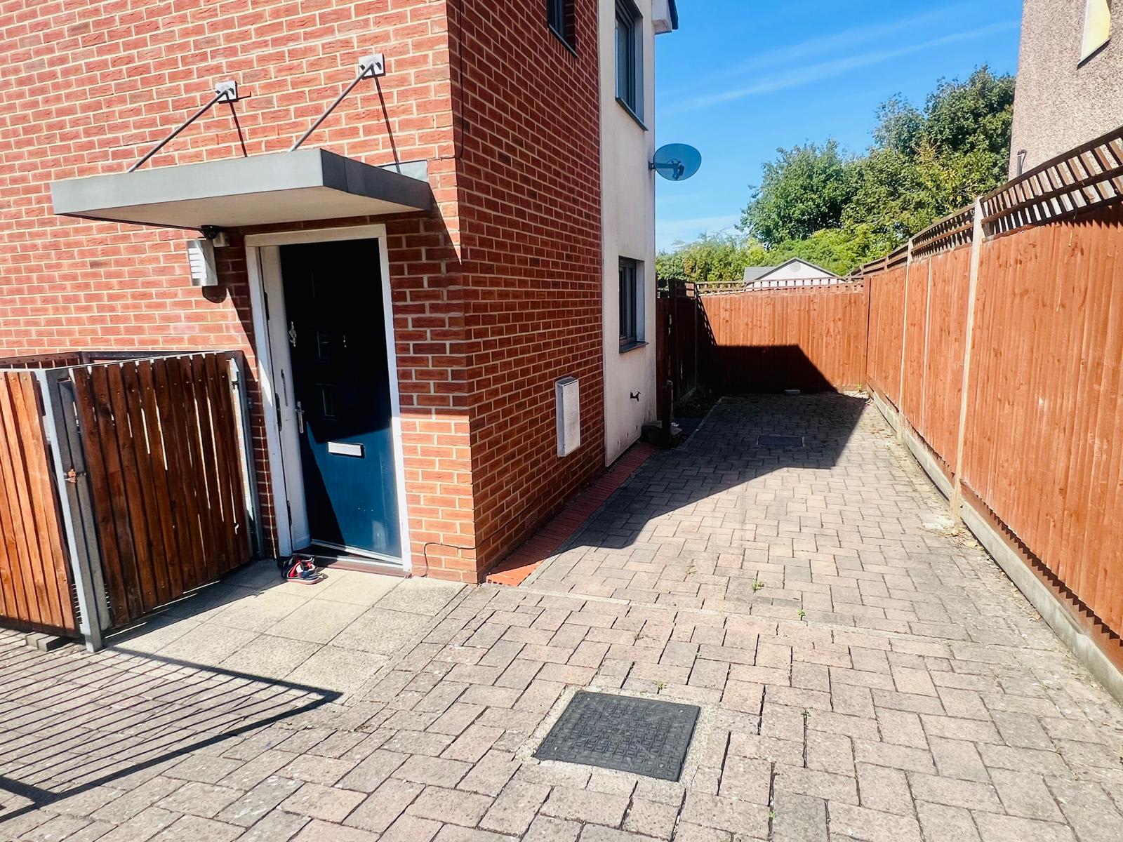 View 3BR Contractor House Parking 2 Bath in Falks Hill 1 LU2 0FN 3BR Contractor House Parking 2 Bath in Falks Hill 1 LU2 0FN - Property image 2 - VivreStays