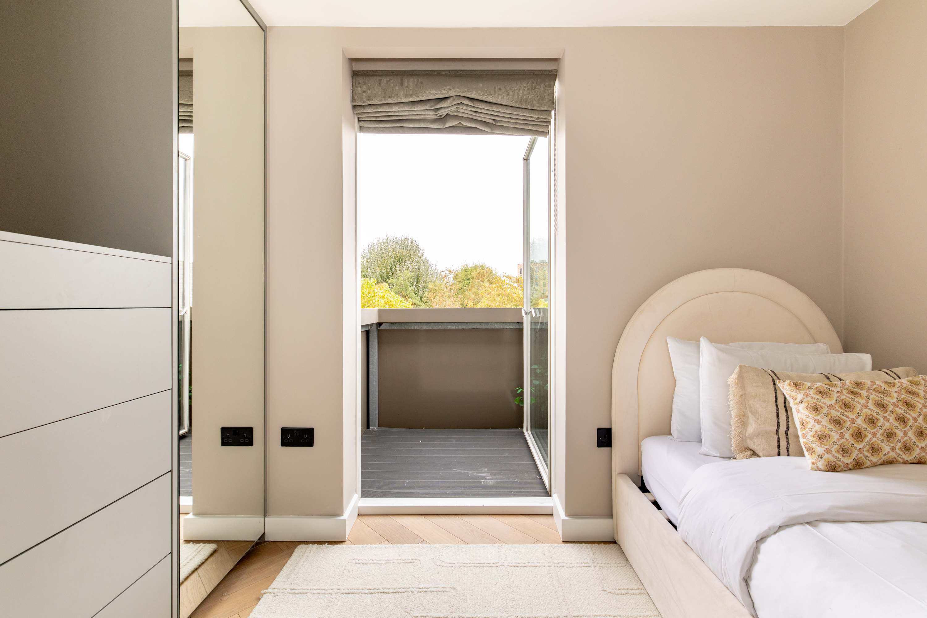 Notting Hill Penthouse Escape in Bevington Road 2-4 W10 5TN - Property image 5 - VivreStays