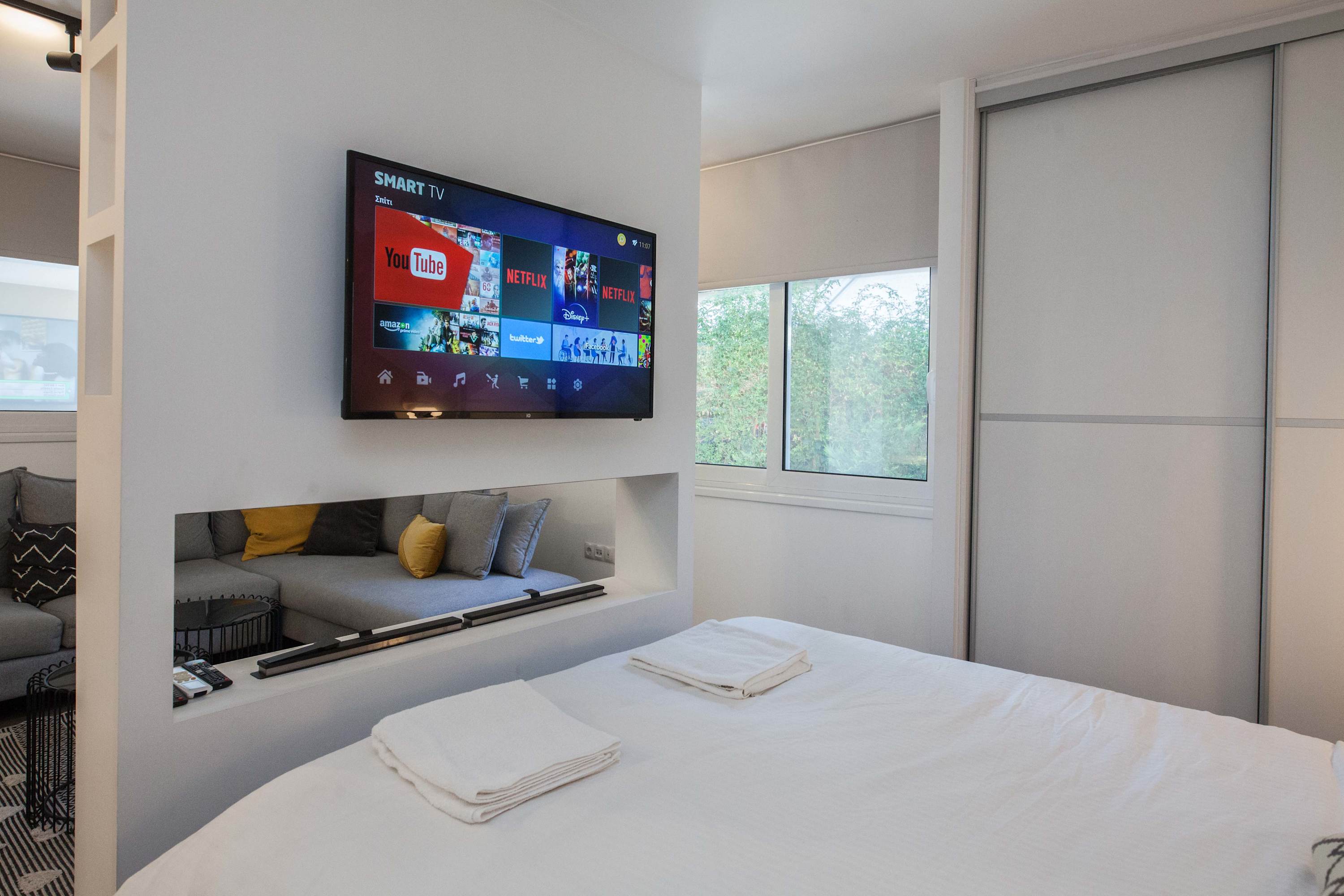 Bright Minimal 1 Bd Apt in Calm Agia Paraskevi — holiday rental in Athens