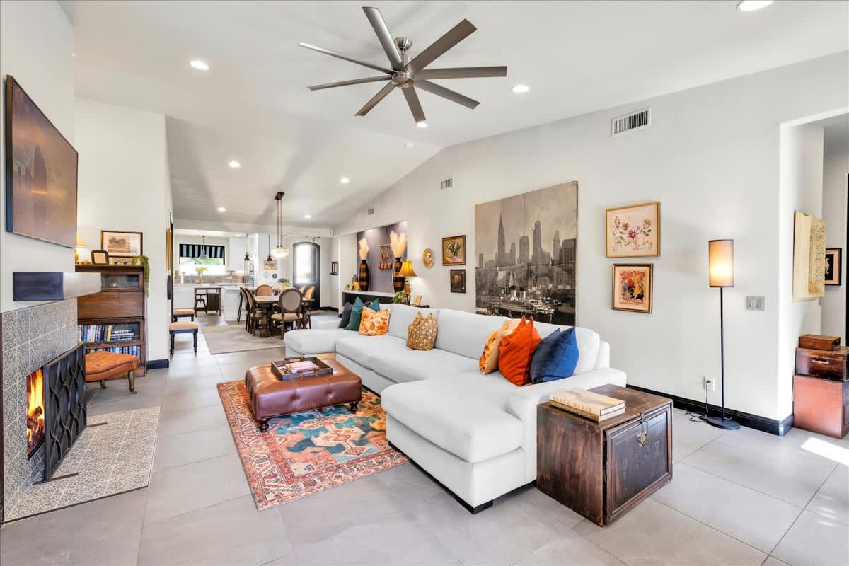 Crown Jewel of El Paseo with Private Pool & Spa - Photo 5