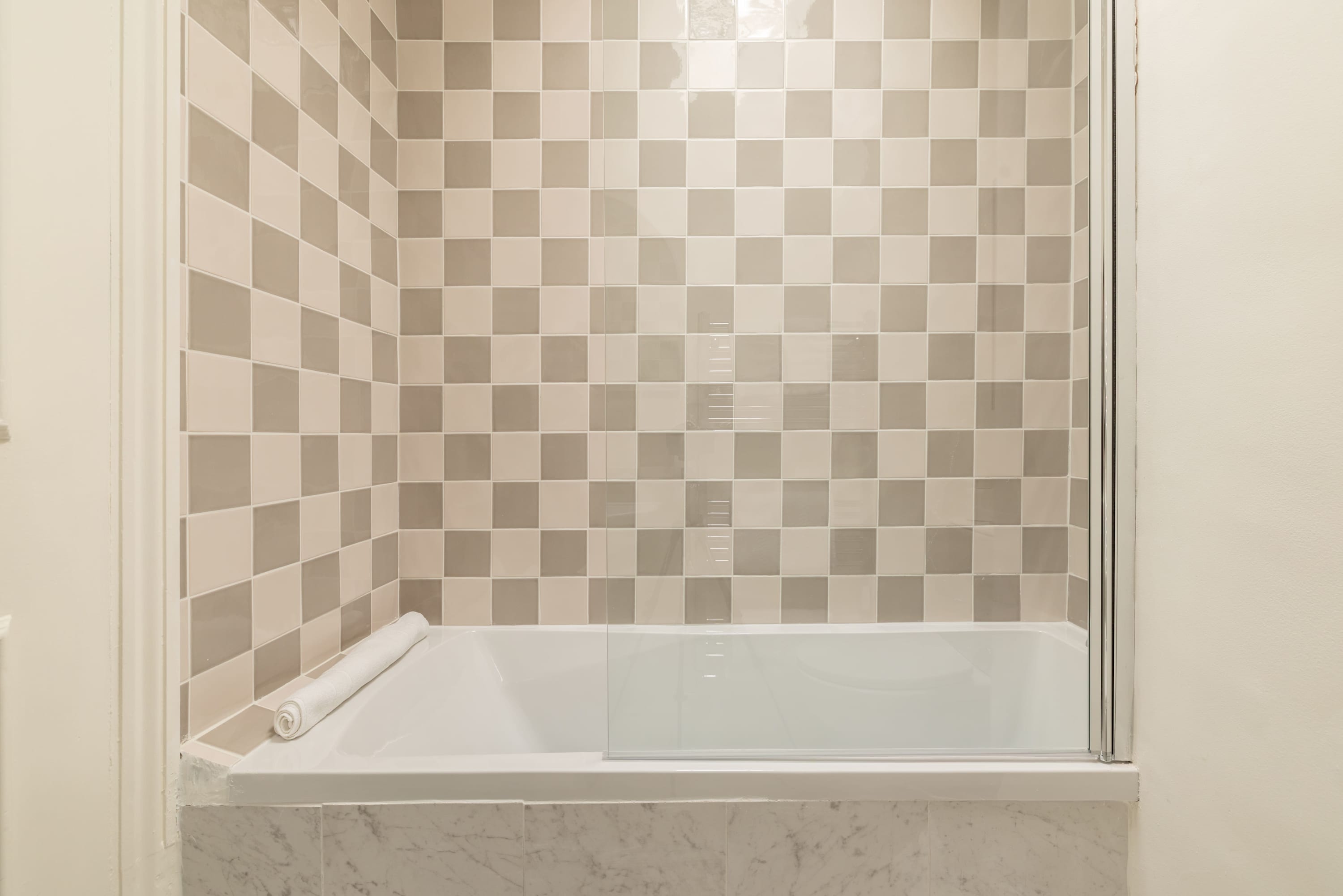 Stylish West Kensington Duplex in Charleville Road 17 W14 9JJ - Property image 9 - VivreStays