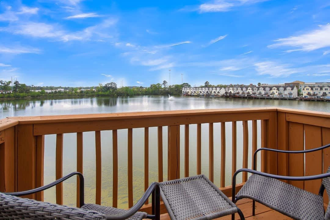 Lakefront 3BR Townhome w/ Stunning Views! — North Charleston, SC — vacation rental