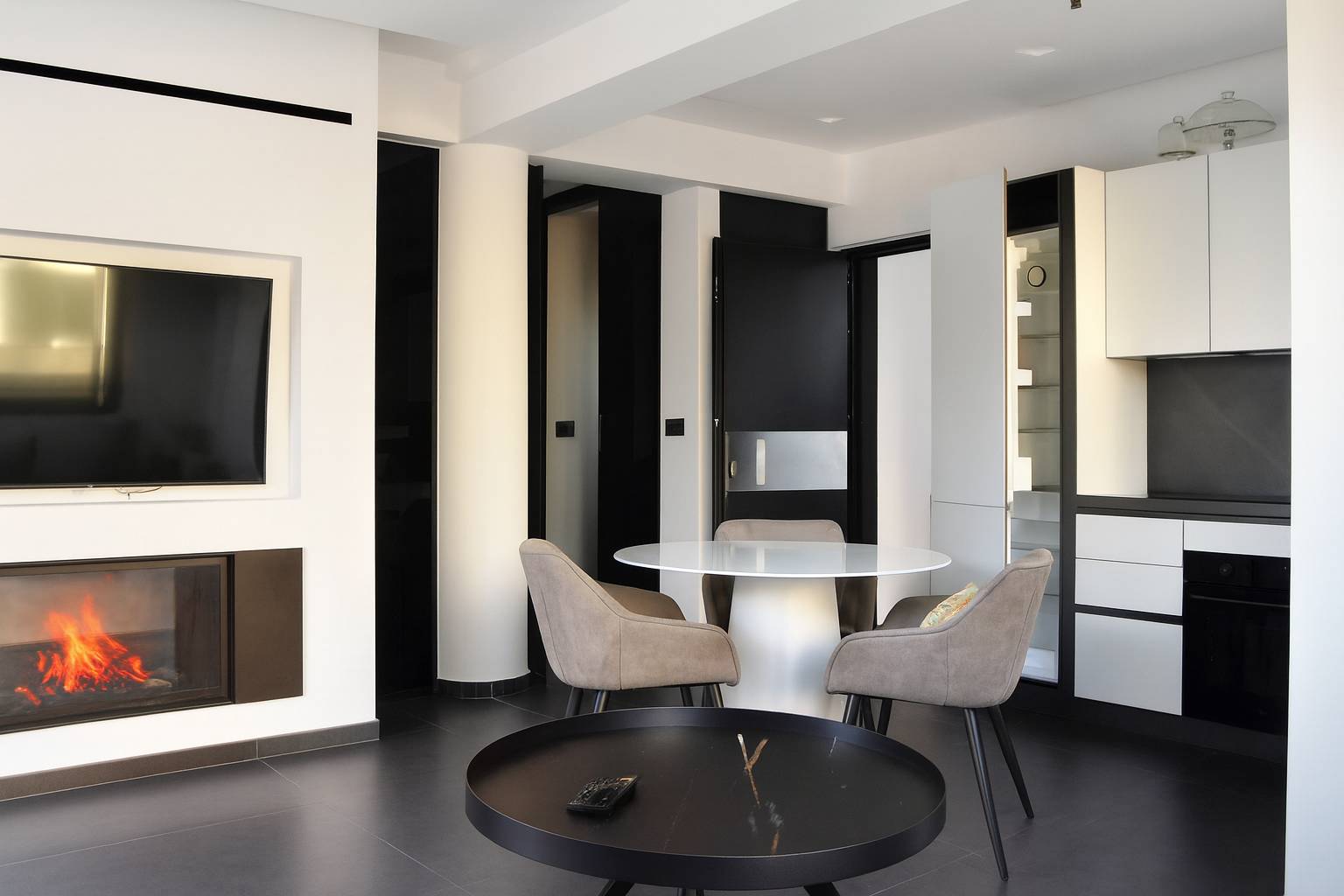White & Black Aegina – Private Garden & Parking — Nisi — vacation rental