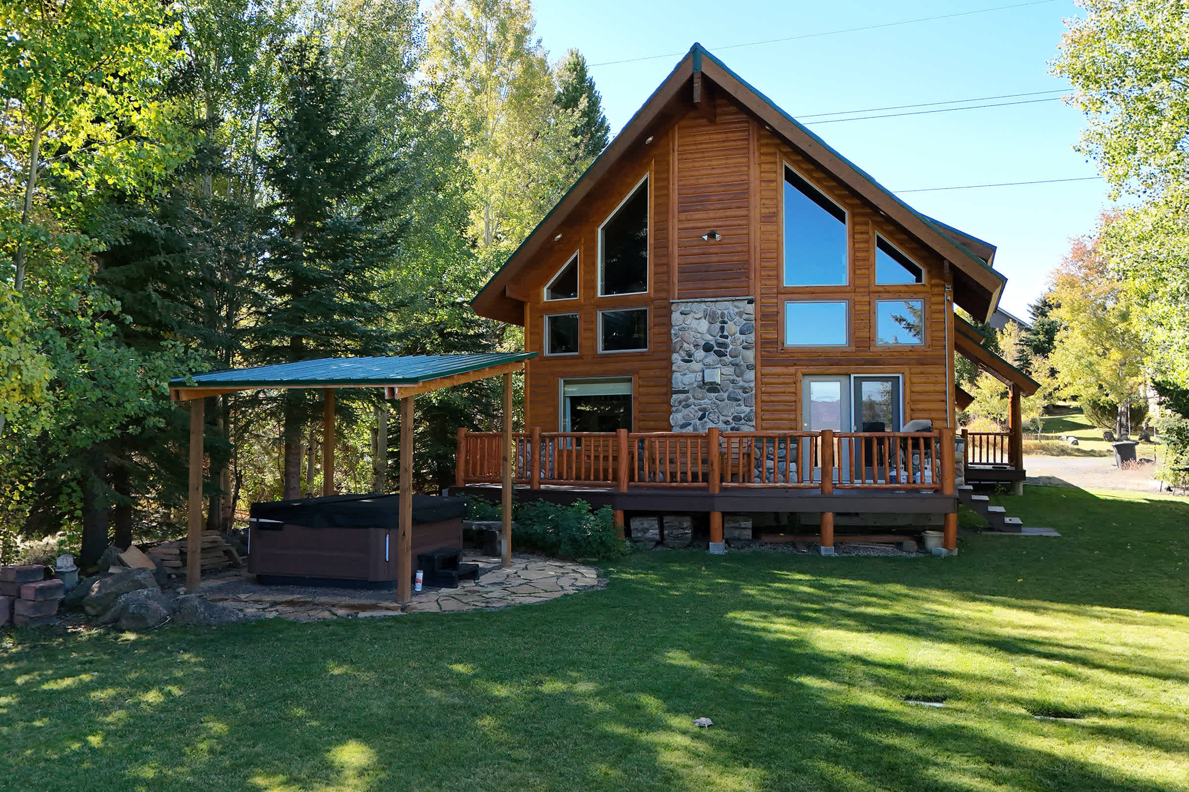 23 Miles to Yellowstone! | Hot Tub | Garage — Island Park, ID — vacation rental