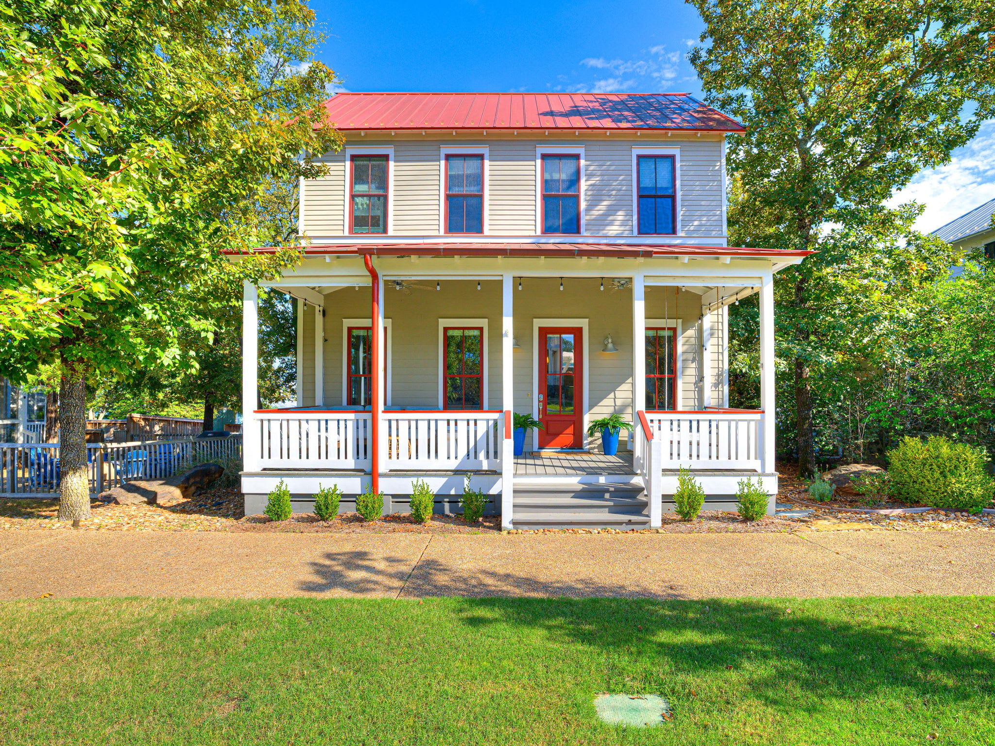 Red Door on Boulevard | Sleeps 8 — Carlton Landing, OK — vacation rental