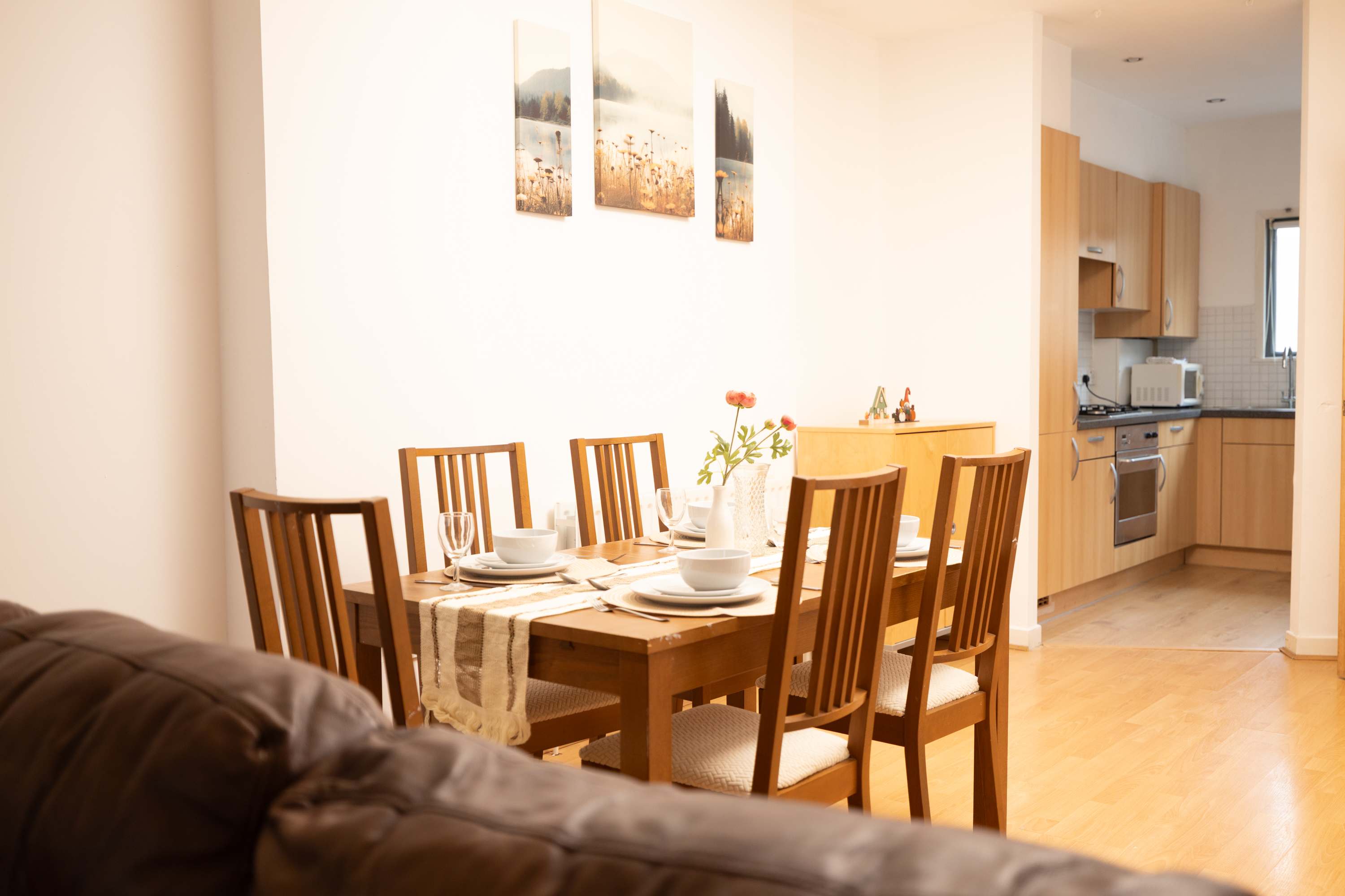 Muirhouse 2BR Apartment with Free Parking in Muirhouse Street 21 G41 1QD - Property image 2 - VivreStays