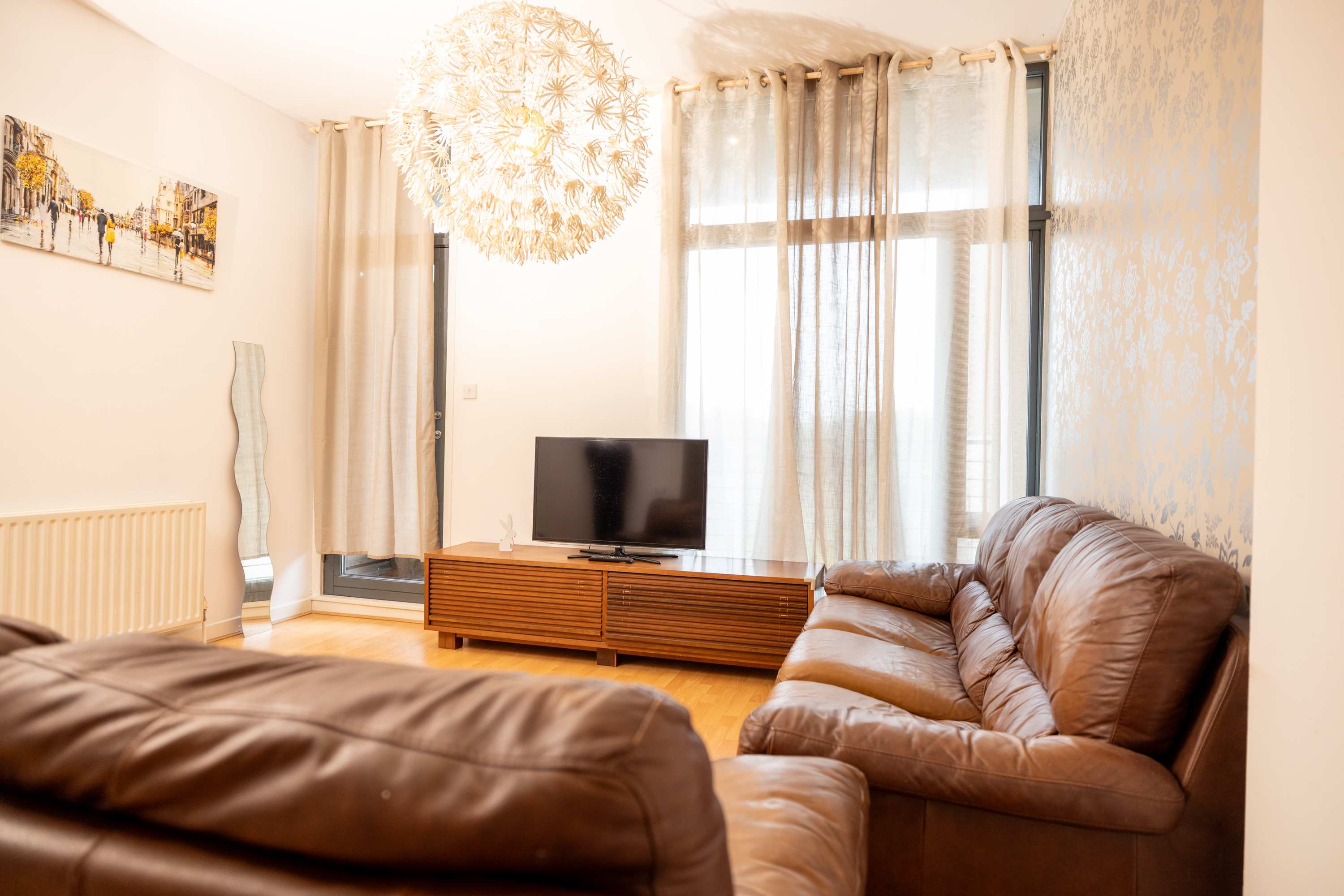 Muirhouse 2BR Apartment with Free Parking in Muirhouse Street 21 G41 1QD - Property image 9 - VivreStays