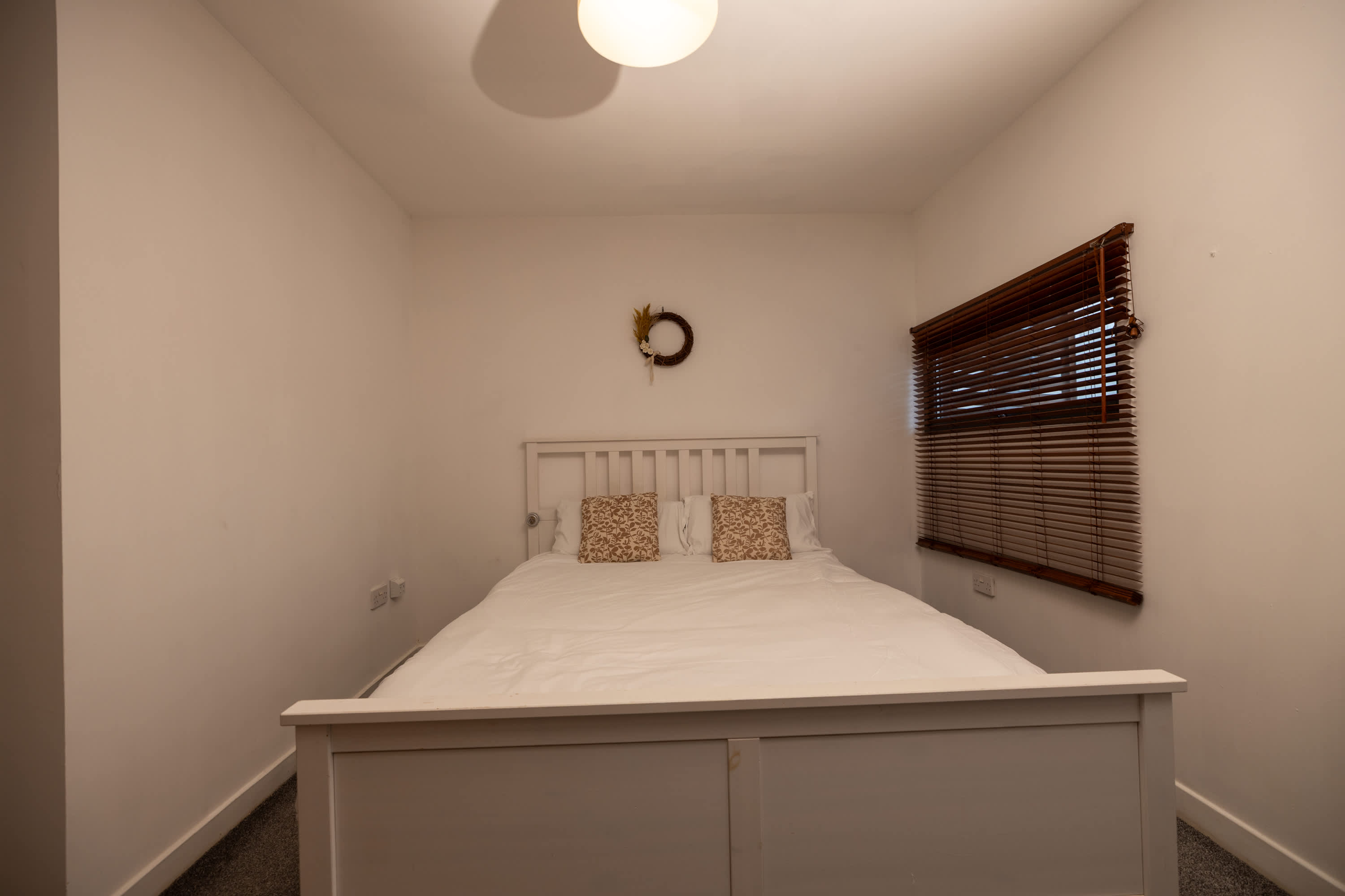 Muirhouse 2BR Apartment with Free Parking in Muirhouse Street 21 G41 1QD - Property image 18 - VivreStays