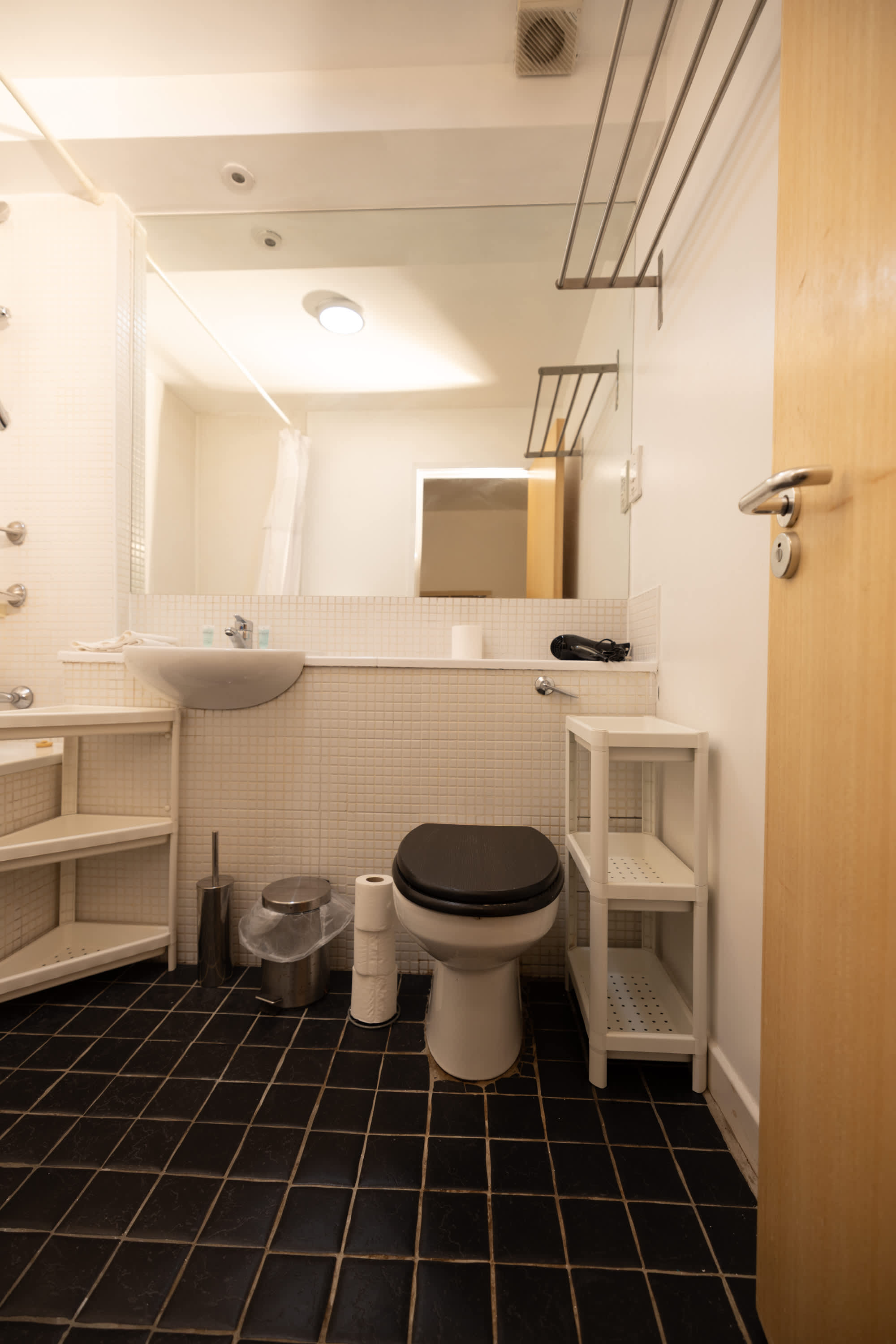 Muirhouse 2BR Apartment with Free Parking in Muirhouse Street 21 G41 1QD - Property image 21 - VivreStays