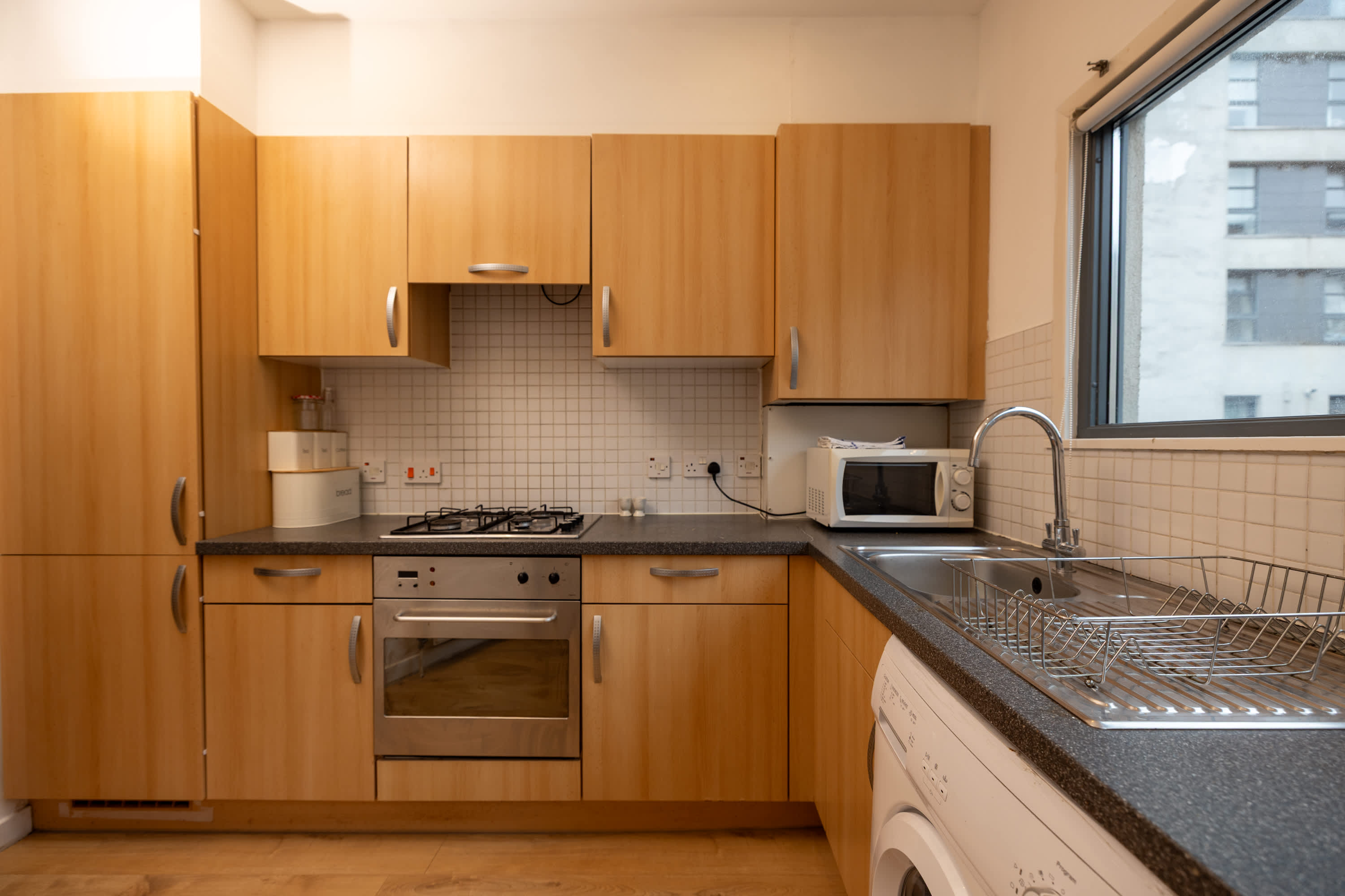 Muirhouse 2BR Apartment with Free Parking in Muirhouse Street 21 G41 1QD - Property image 8 - VivreStays