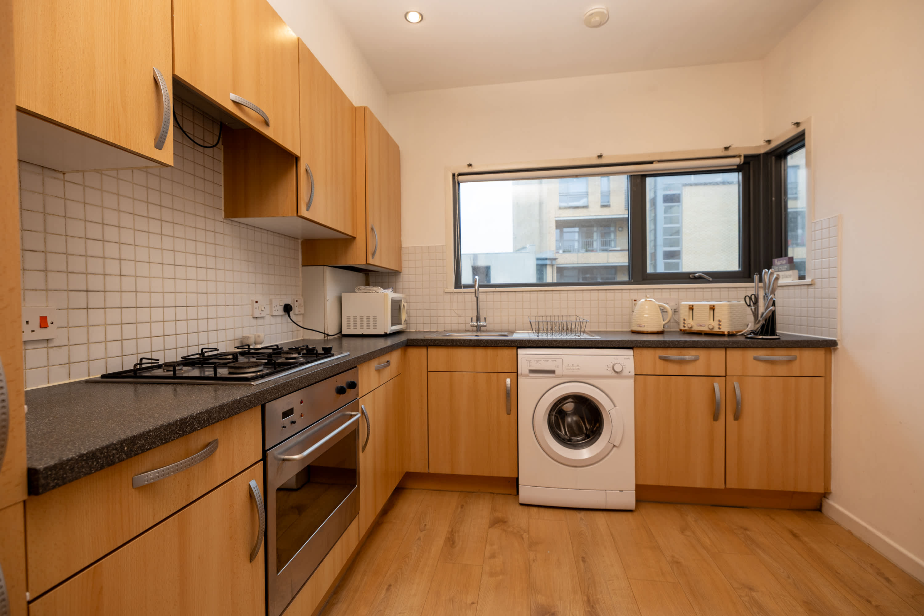 Muirhouse 2BR Apartment with Free Parking in Muirhouse Street 21 G41 1QD - Property image 26 - VivreStays