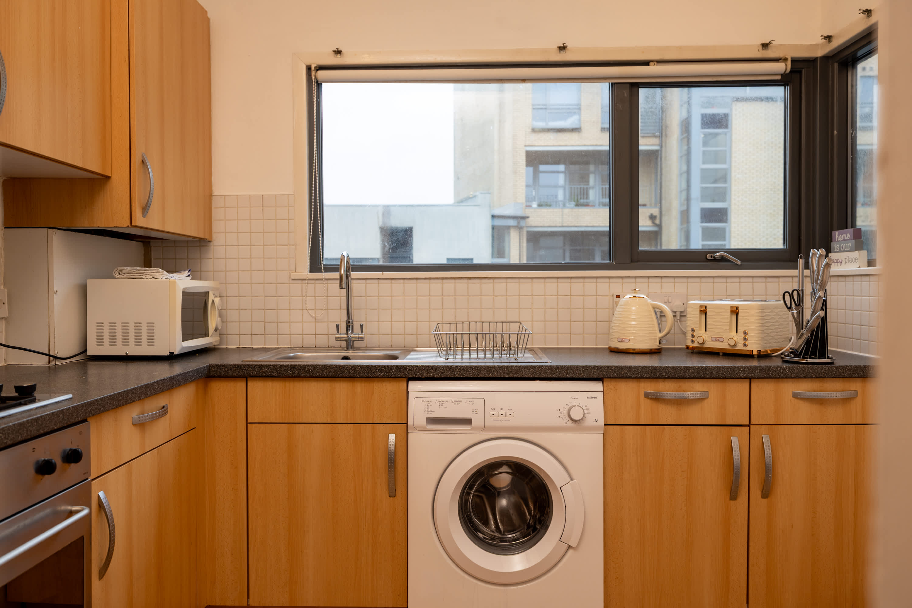 Muirhouse 2BR Apartment with Free Parking in Muirhouse Street 21 G41 1QD - Property image 25 - VivreStays