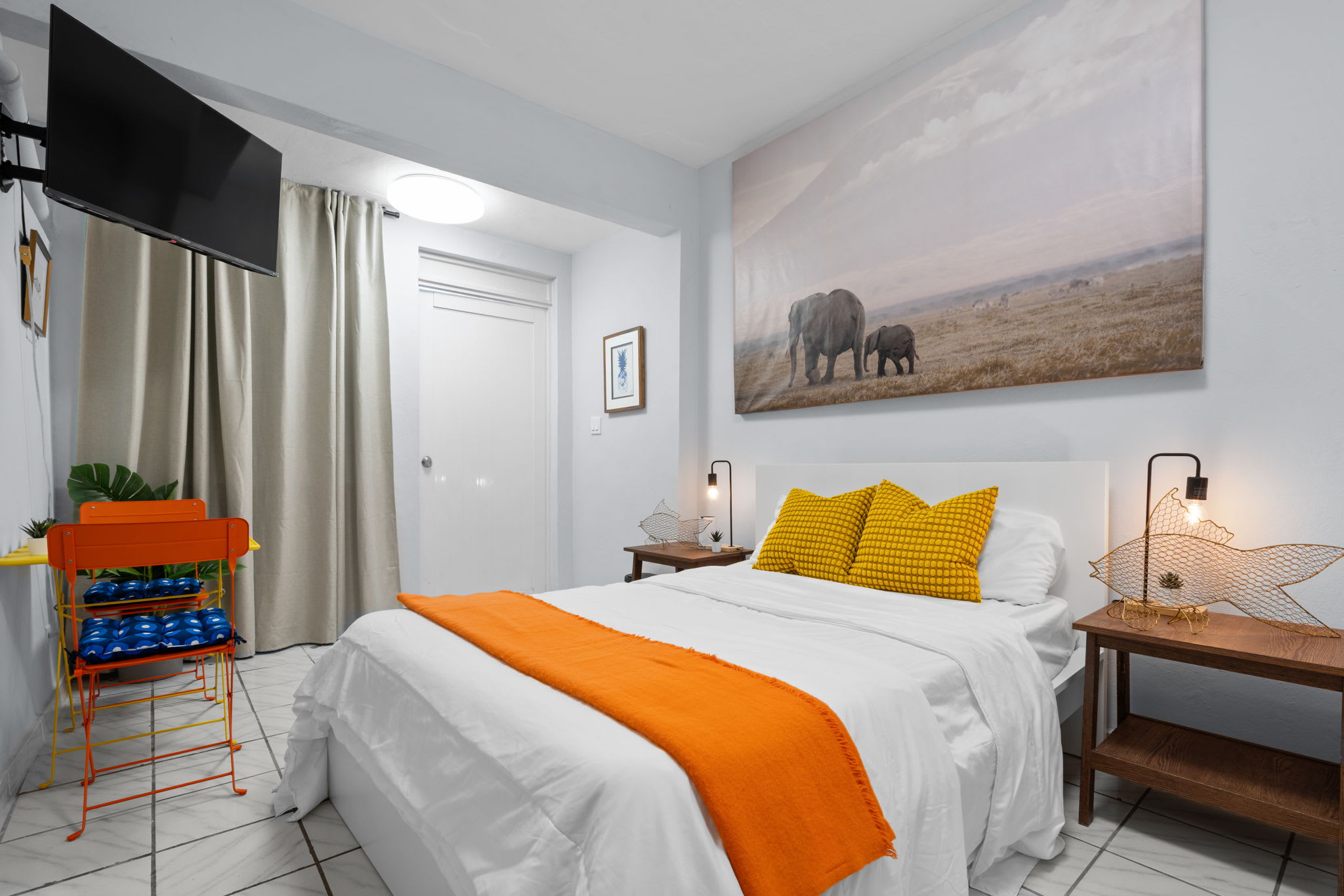Ocean Park Studio | Steps to Beach | Keyless Entry