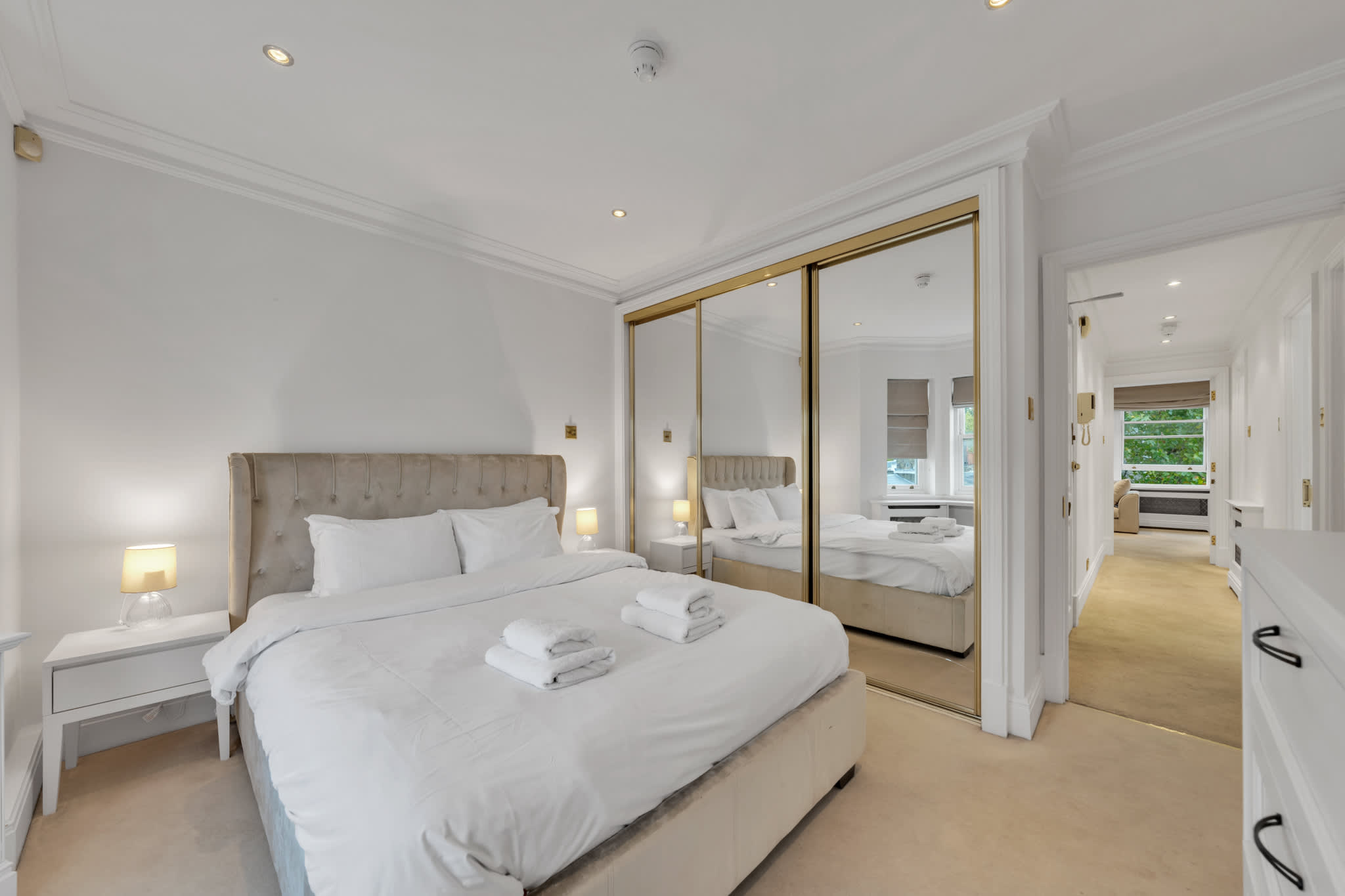 View Charming 2-Bedroom Apartment in Knightsbridge in Beaufort Gardens SW3 1QQ Charming 2-Bedroom Apartment in Knightsbridge in Beaufort Gardens SW3 1QQ - Property image 2 - VivreStays