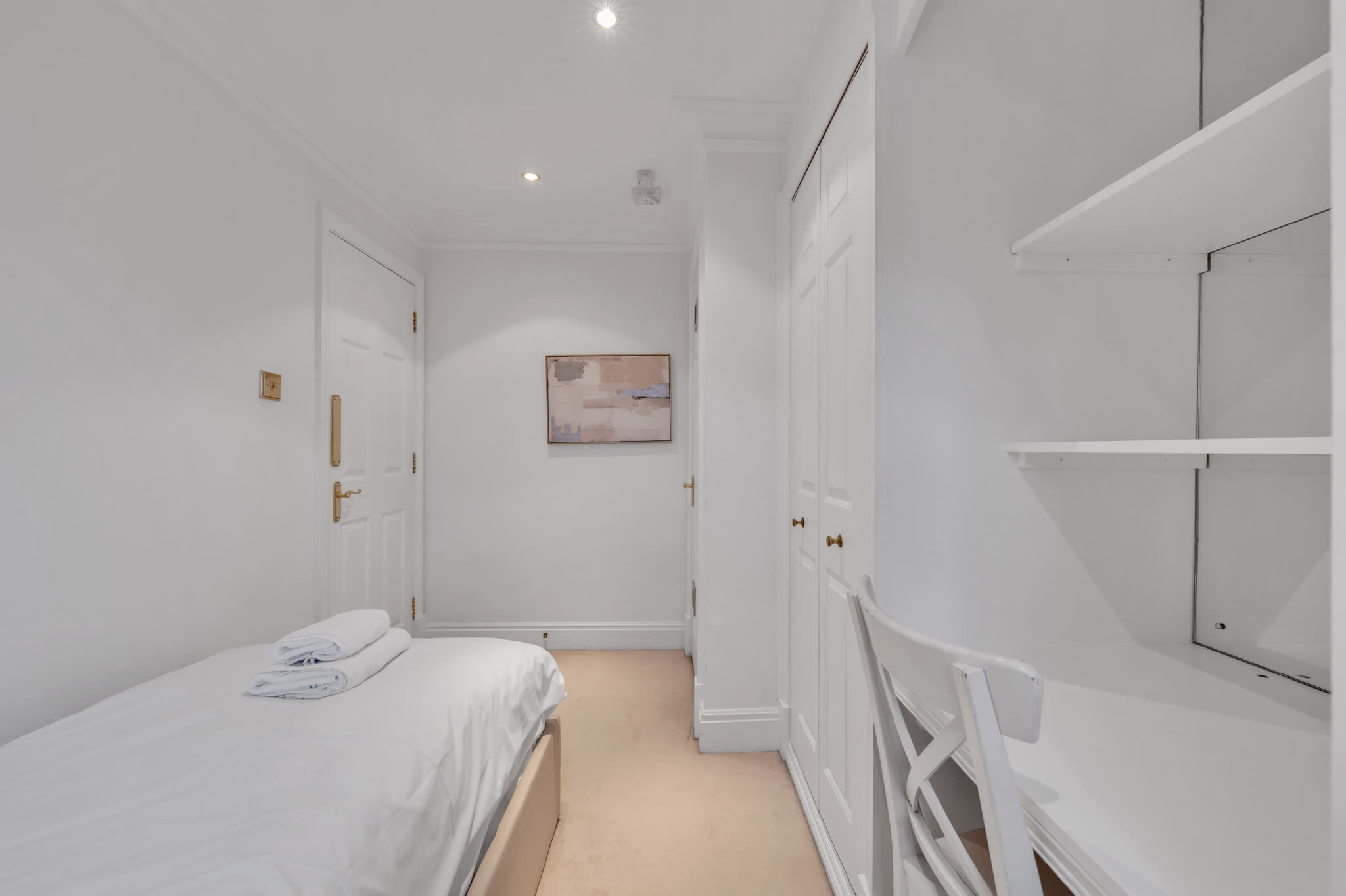 View Charming 2-Bedroom Apartment in Knightsbridge in Beaufort Gardens SW3 1QQ Charming 2-Bedroom Apartment in Knightsbridge in Beaufort Gardens SW3 1QQ - Property image 5 - VivreStays