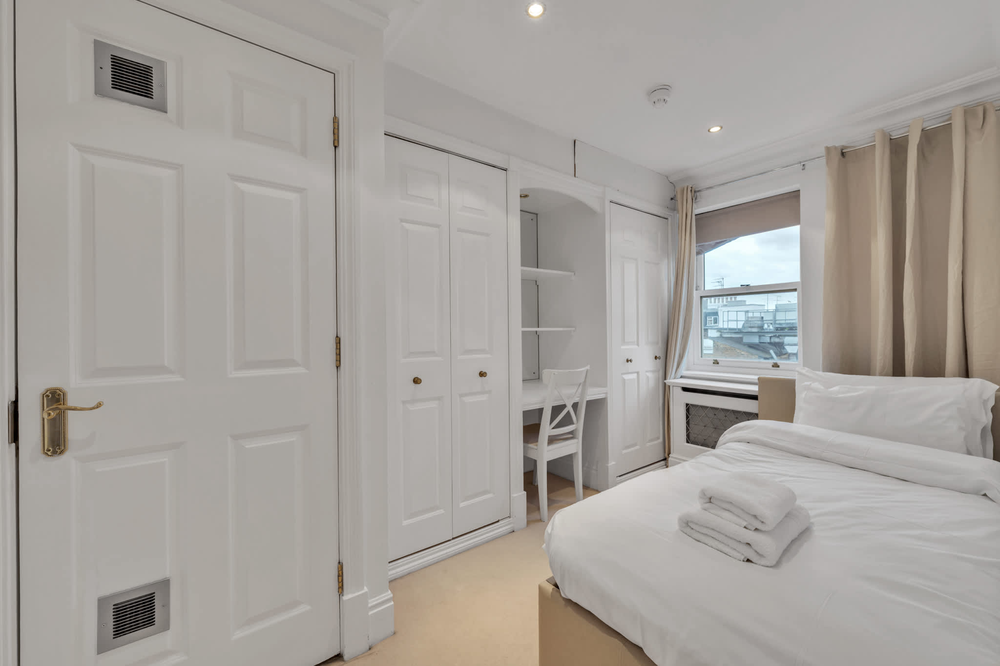 View Charming 2-Bedroom Apartment in Knightsbridge in Beaufort Gardens SW3 1QQ Charming 2-Bedroom Apartment in Knightsbridge in Beaufort Gardens SW3 1QQ - Property image 6 - VivreStays