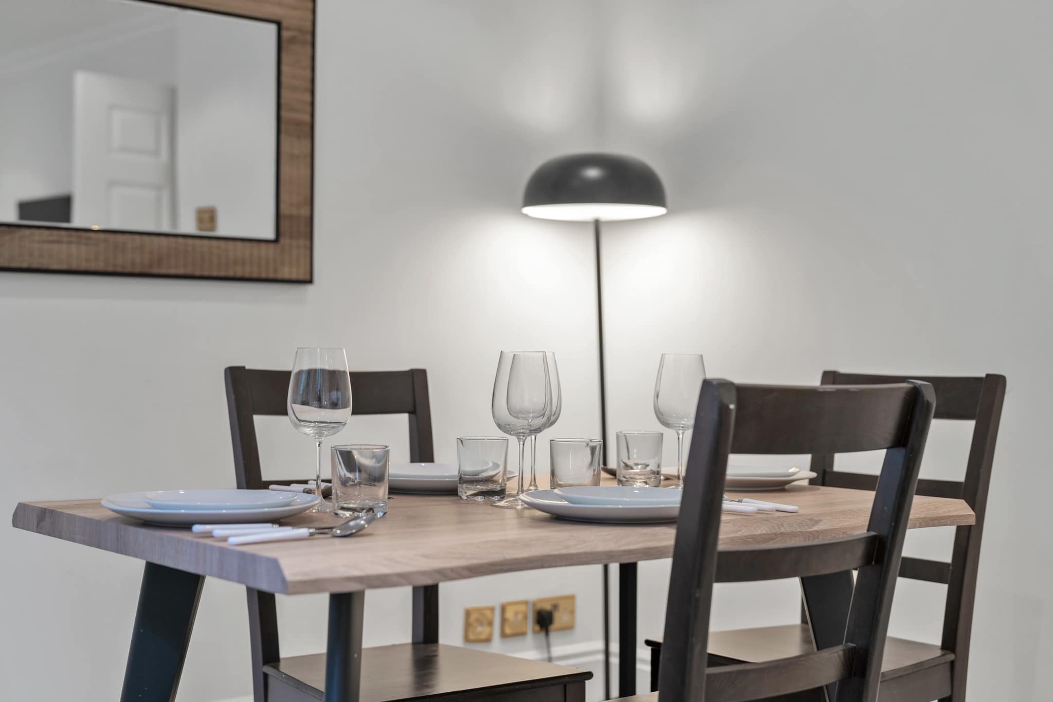 View Charming 2-Bedroom Apartment in Knightsbridge in Beaufort Gardens SW3 1QQ Charming 2-Bedroom Apartment in Knightsbridge in Beaufort Gardens SW3 1QQ - Property image 17 - VivreStays