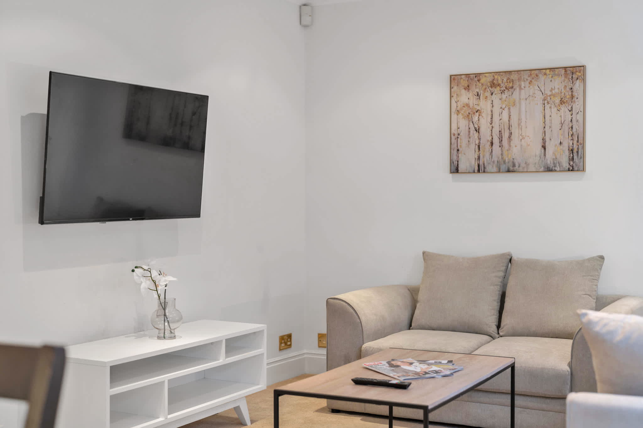 View Charming 2-Bedroom Apartment in Knightsbridge in Beaufort Gardens SW3 1QQ Charming 2-Bedroom Apartment in Knightsbridge in Beaufort Gardens SW3 1QQ - Property image 20 - VivreStays