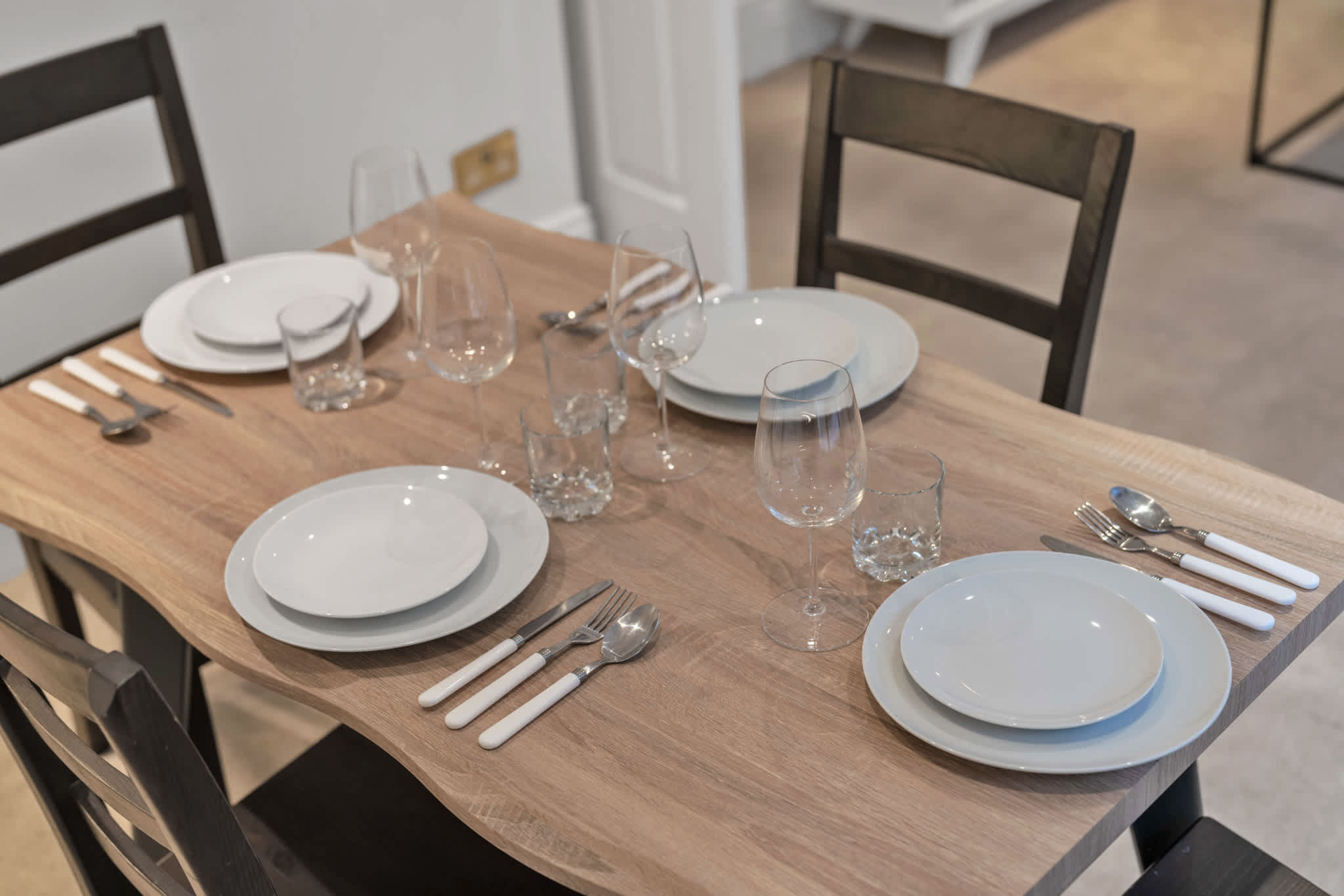 View Charming 2-Bedroom Apartment in Knightsbridge in Beaufort Gardens SW3 1QQ Charming 2-Bedroom Apartment in Knightsbridge in Beaufort Gardens SW3 1QQ - Property image 21 - VivreStays