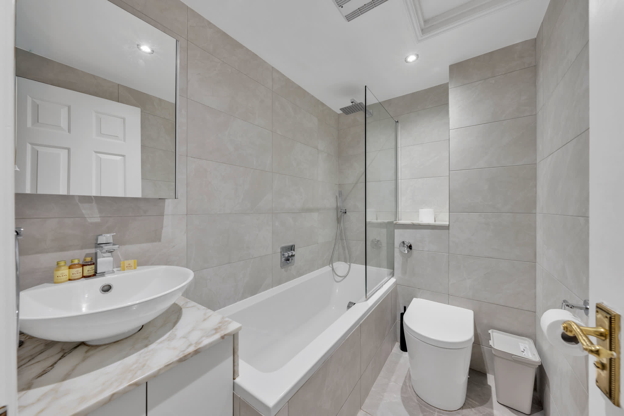 Modern Studio in Knightsbridge, Greater London in Beaufort Gardens SW3 - Property image 8 - VivreStays