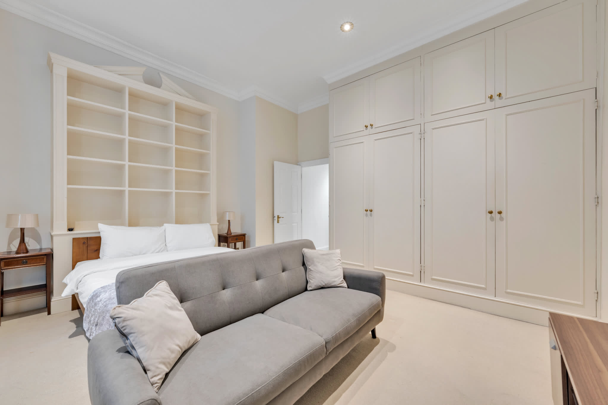 Modern Studio in Knightsbridge, Greater London in Beaufort Gardens SW3 - Property image 2 - VivreStays