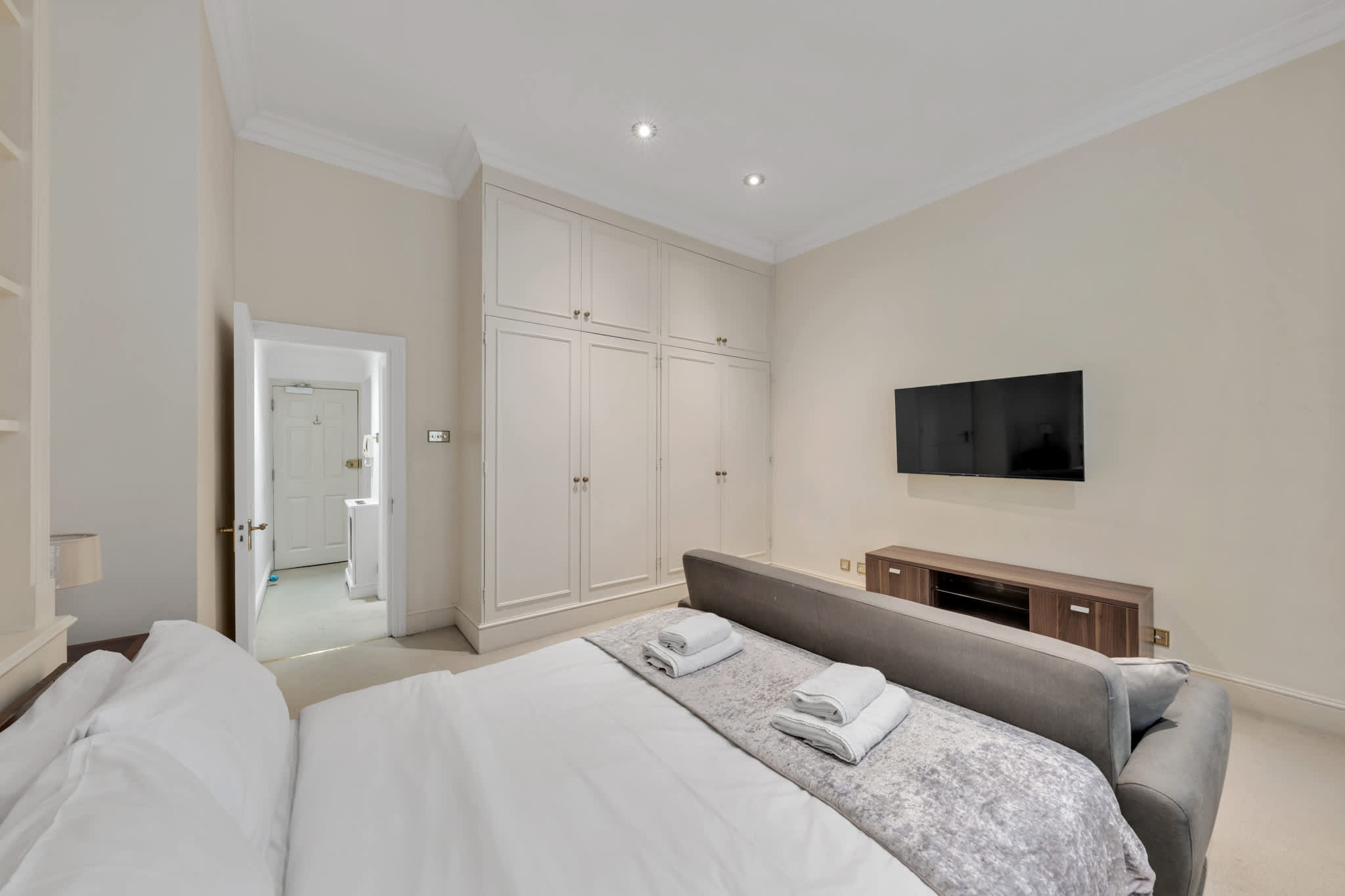 Modern Studio in Knightsbridge, Greater London in Beaufort Gardens SW3 - Property image 4 - VivreStays