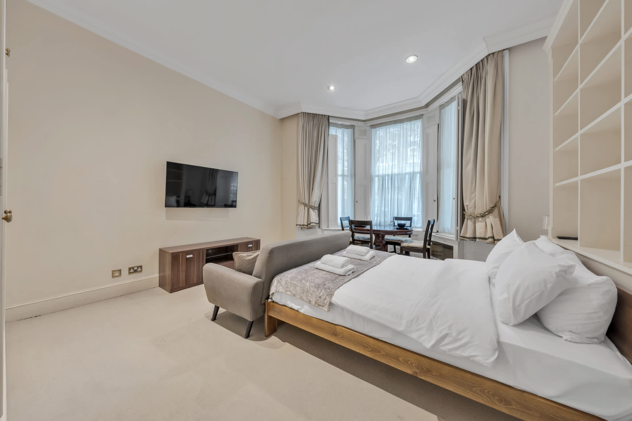 Modern Studio in Knightsbridge, Greater London in Beaufort Gardens SW3 - Property image 3 - VivreStays