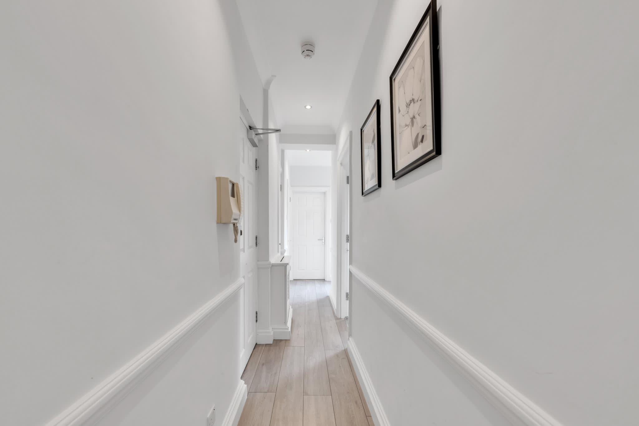 Luxury 2-Bedroom apartment next to Harrods in Beaufort Gardens SW3 - Property image 11 - VivreStays
