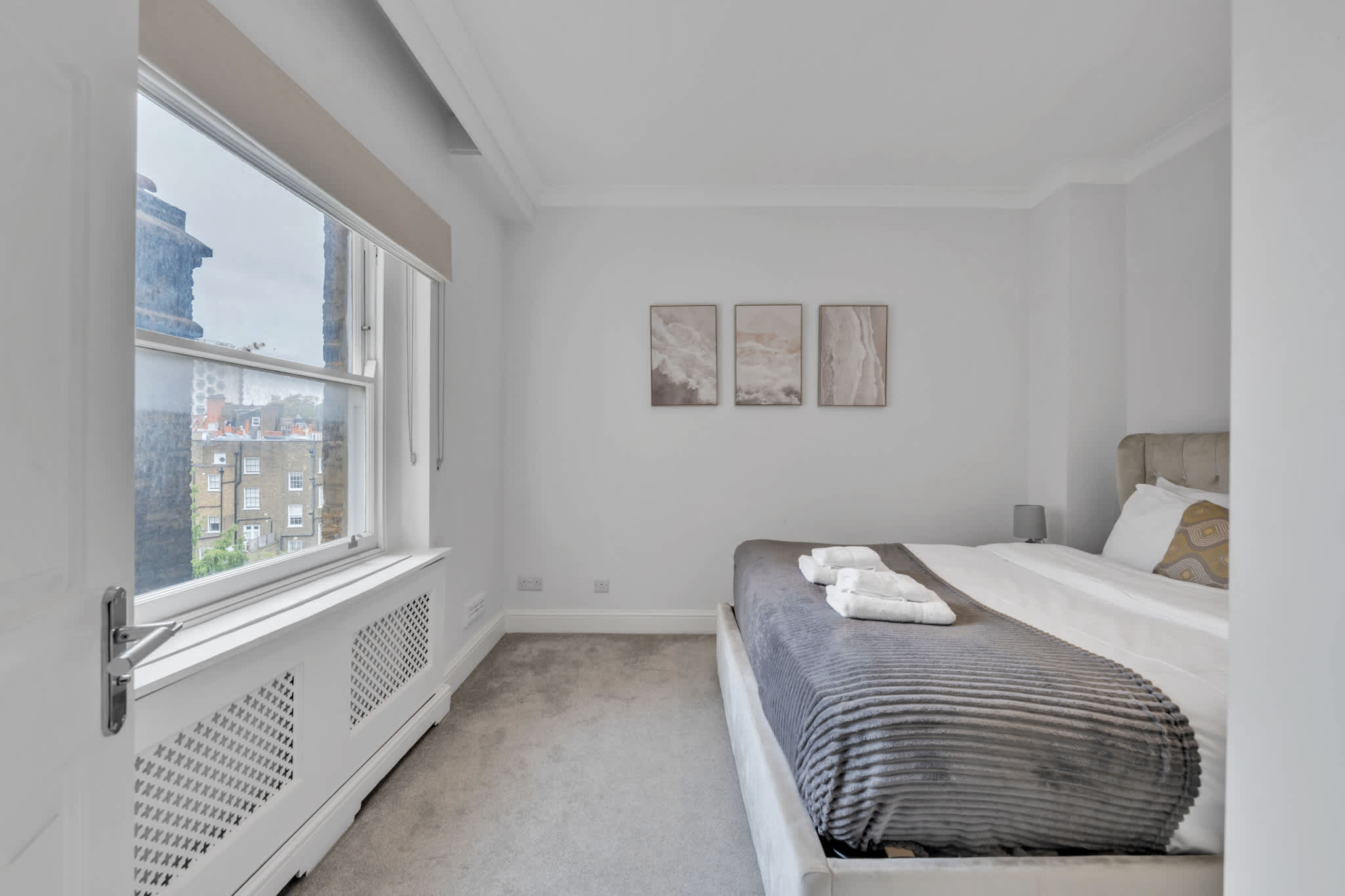 Luxury 2-Bedroom apartment next to Harrods in Beaufort Gardens SW3 - Property image 6 - VivreStays