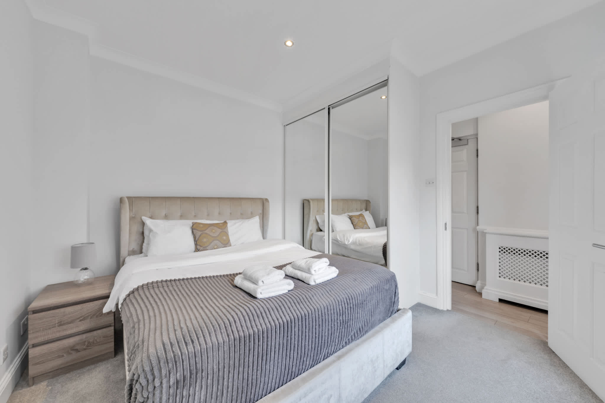 Luxury 2-Bedroom apartment next to Harrods in Beaufort Gardens SW3 - Property image 4 - VivreStays