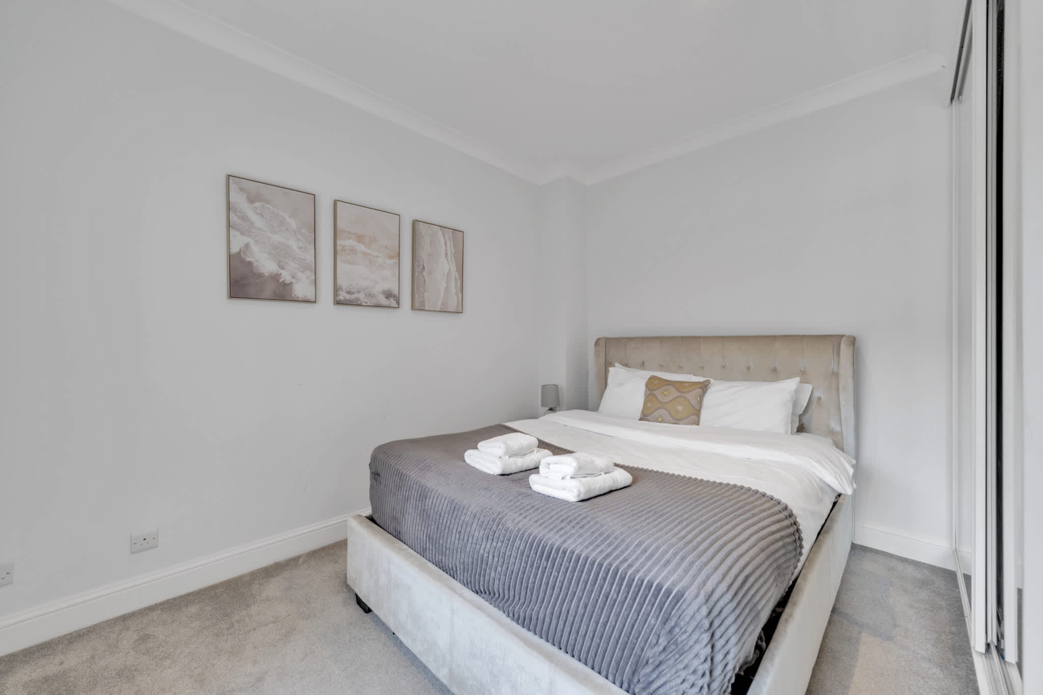 Luxury 2-Bedroom apartment next to Harrods in Beaufort Gardens SW3 - Property image 16 - VivreStays