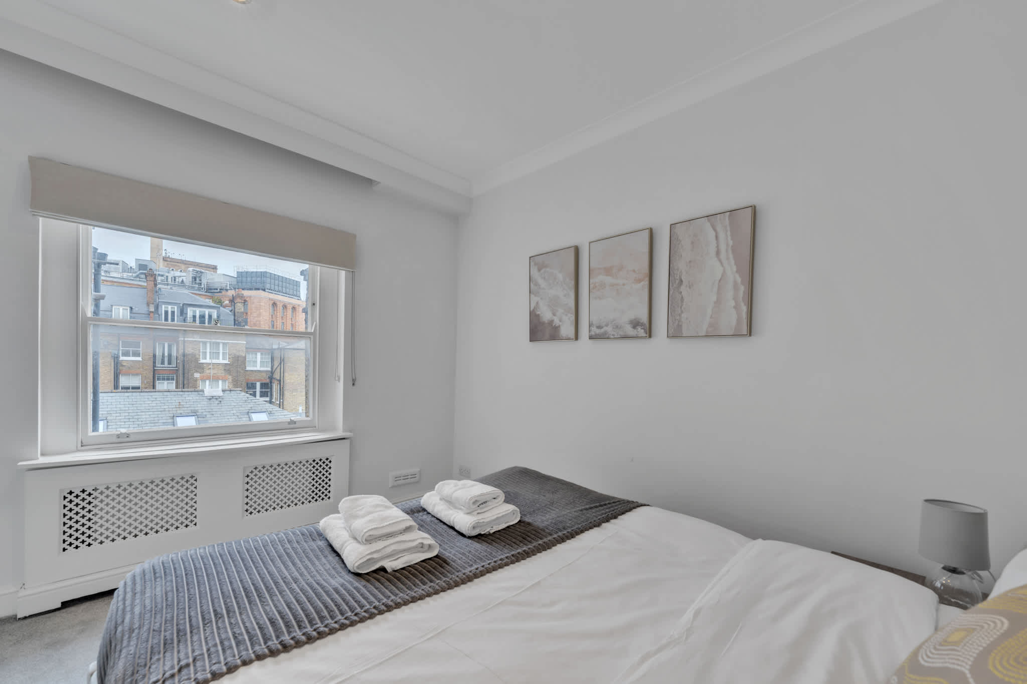 Luxury 2-Bedroom apartment next to Harrods in Beaufort Gardens SW3 - Property image 7 - VivreStays