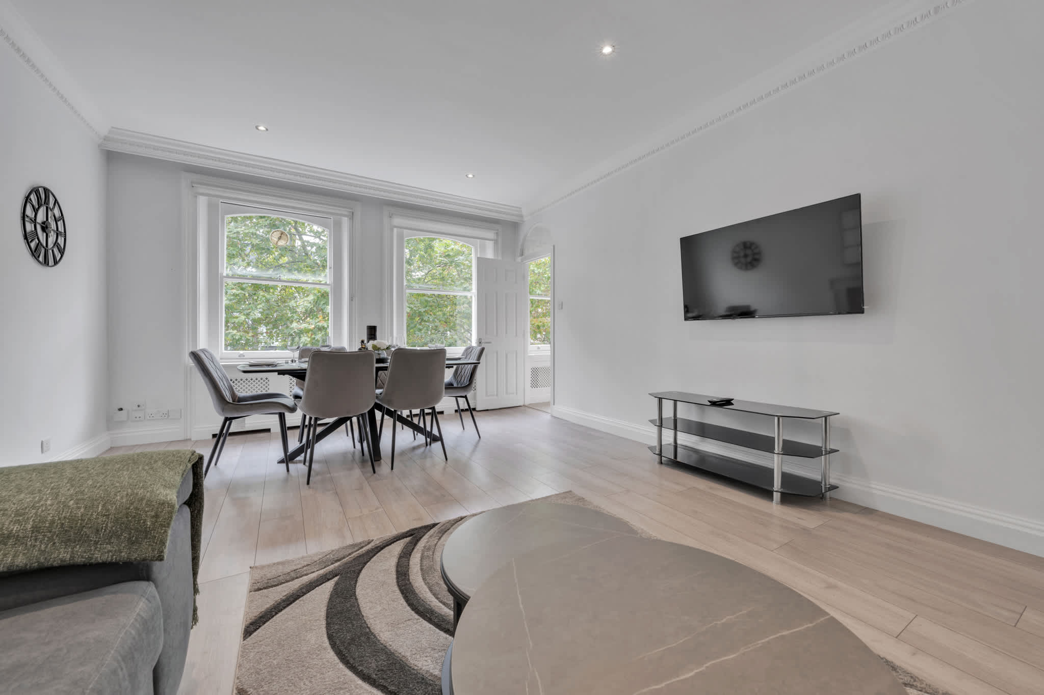 Luxury 2-Bedroom apartment next to Harrods in Beaufort Gardens SW3 - Property image 20 - VivreStays