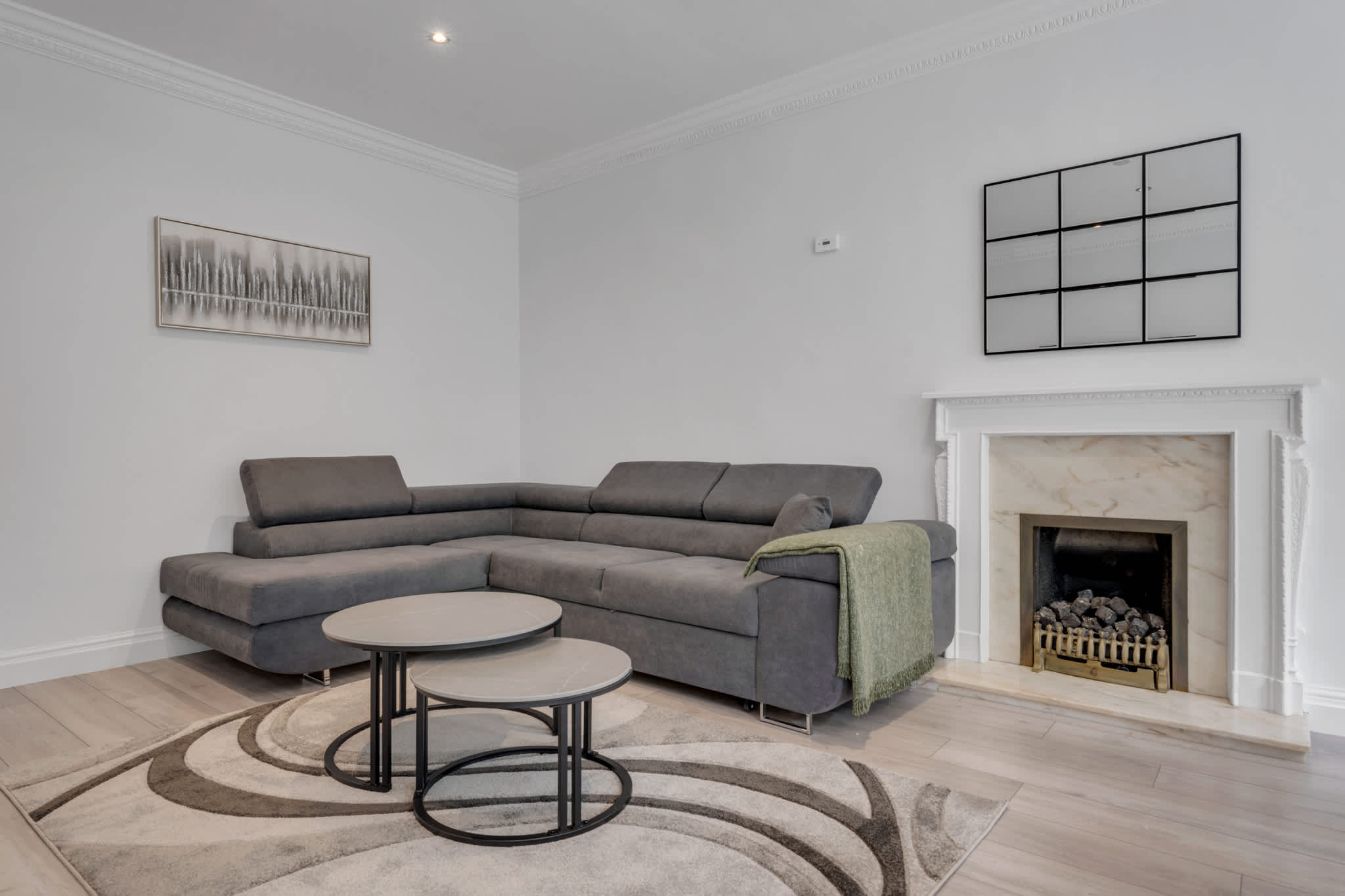 Luxury 2-Bedroom apartment next to Harrods in Beaufort Gardens SW3 - Property image 2 - VivreStays